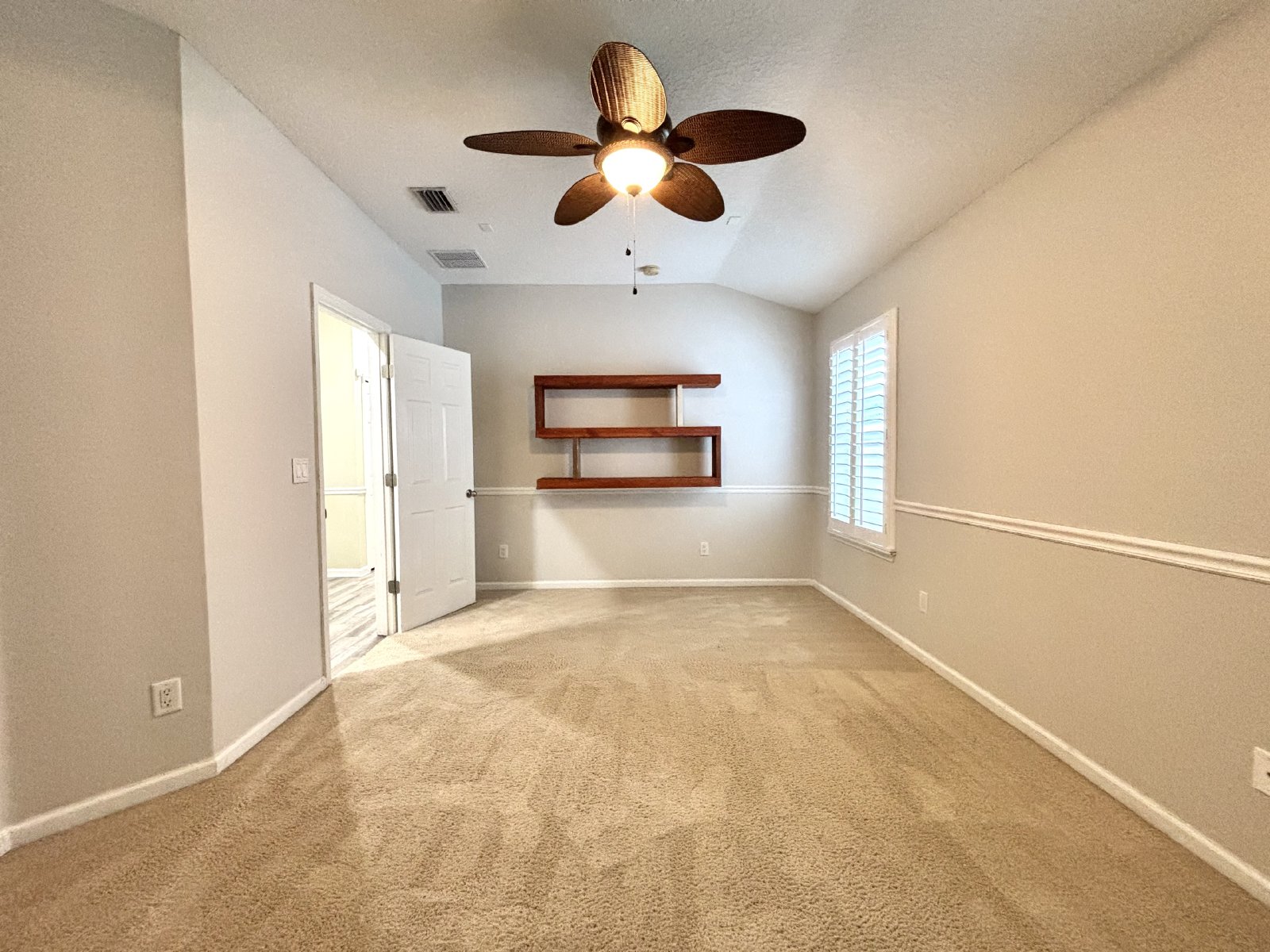 Amazing Location! 4 Miles to the Beach property image