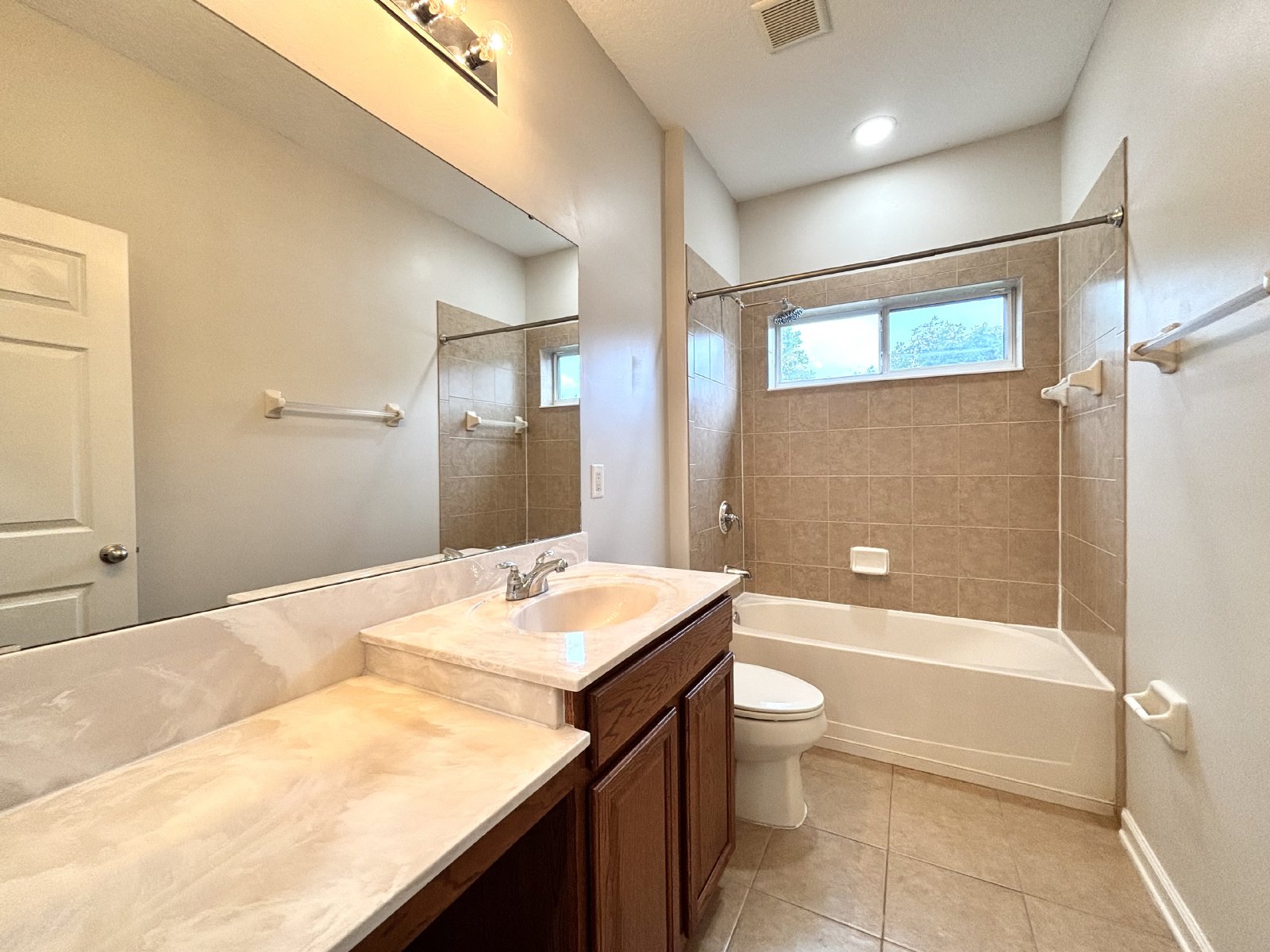 Amazing Location! 4 Miles to the Beach property image