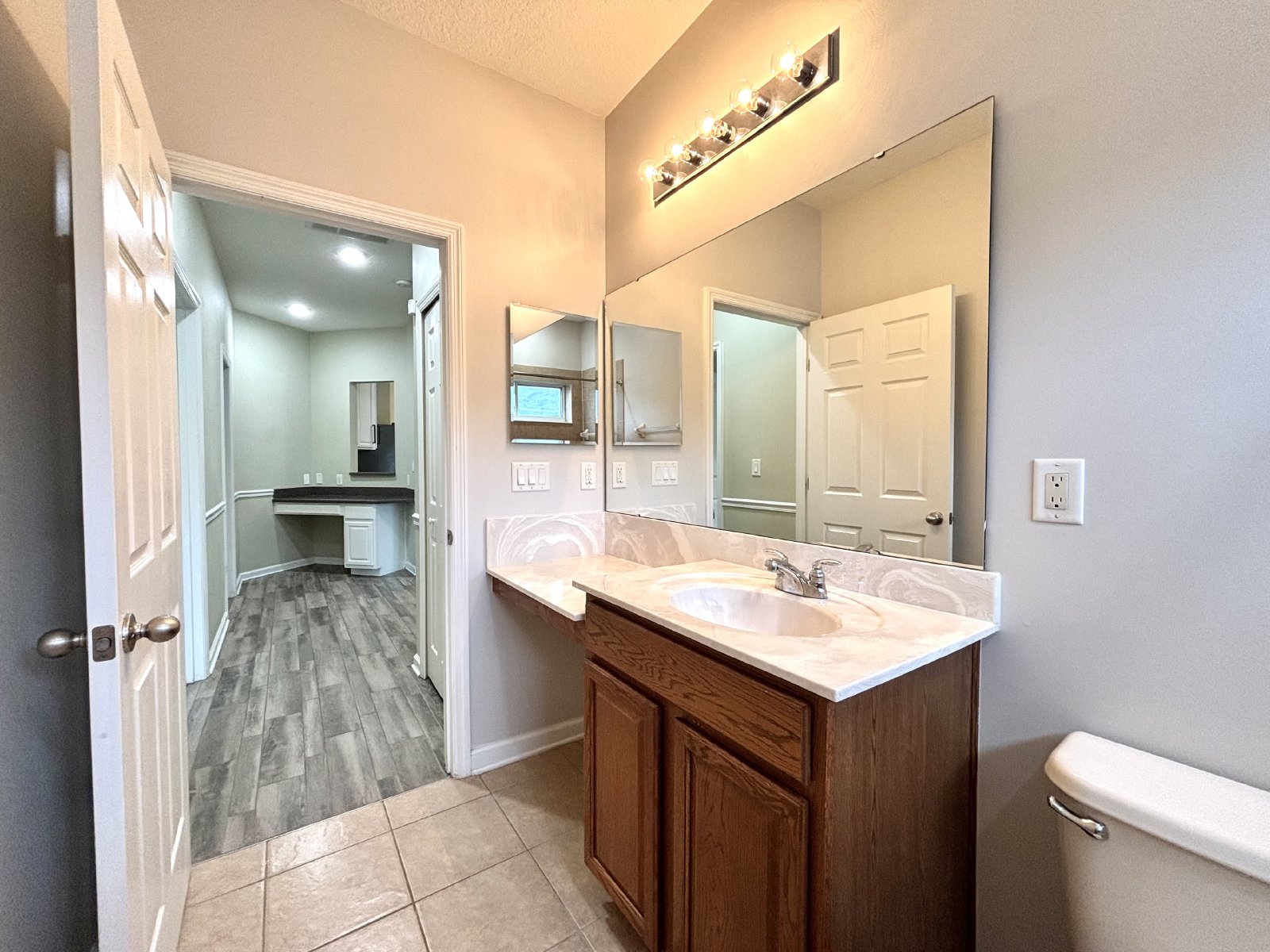Amazing Location! 4 Miles to the Beach property image