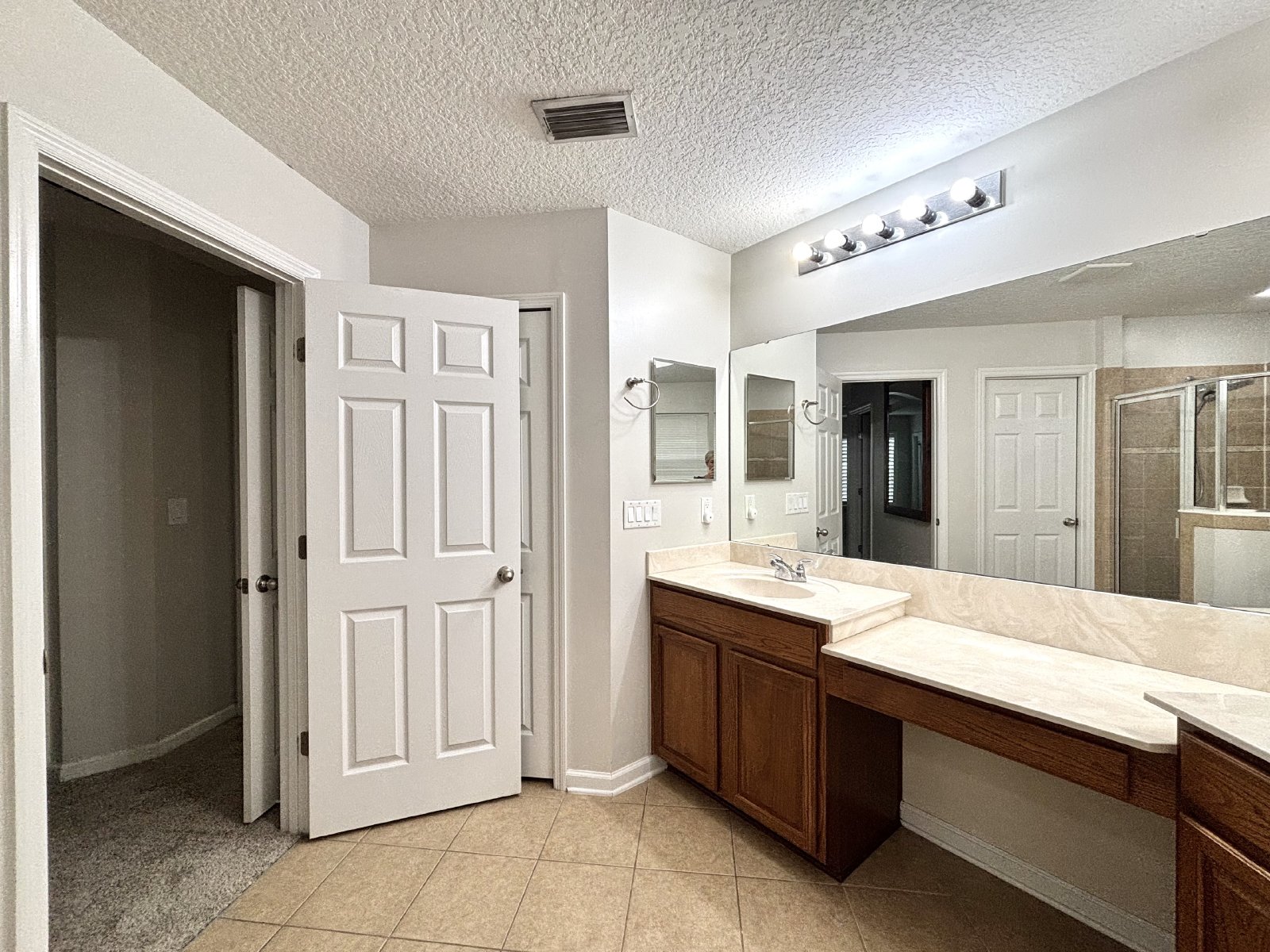 Amazing Location! 4 Miles to the Beach property image