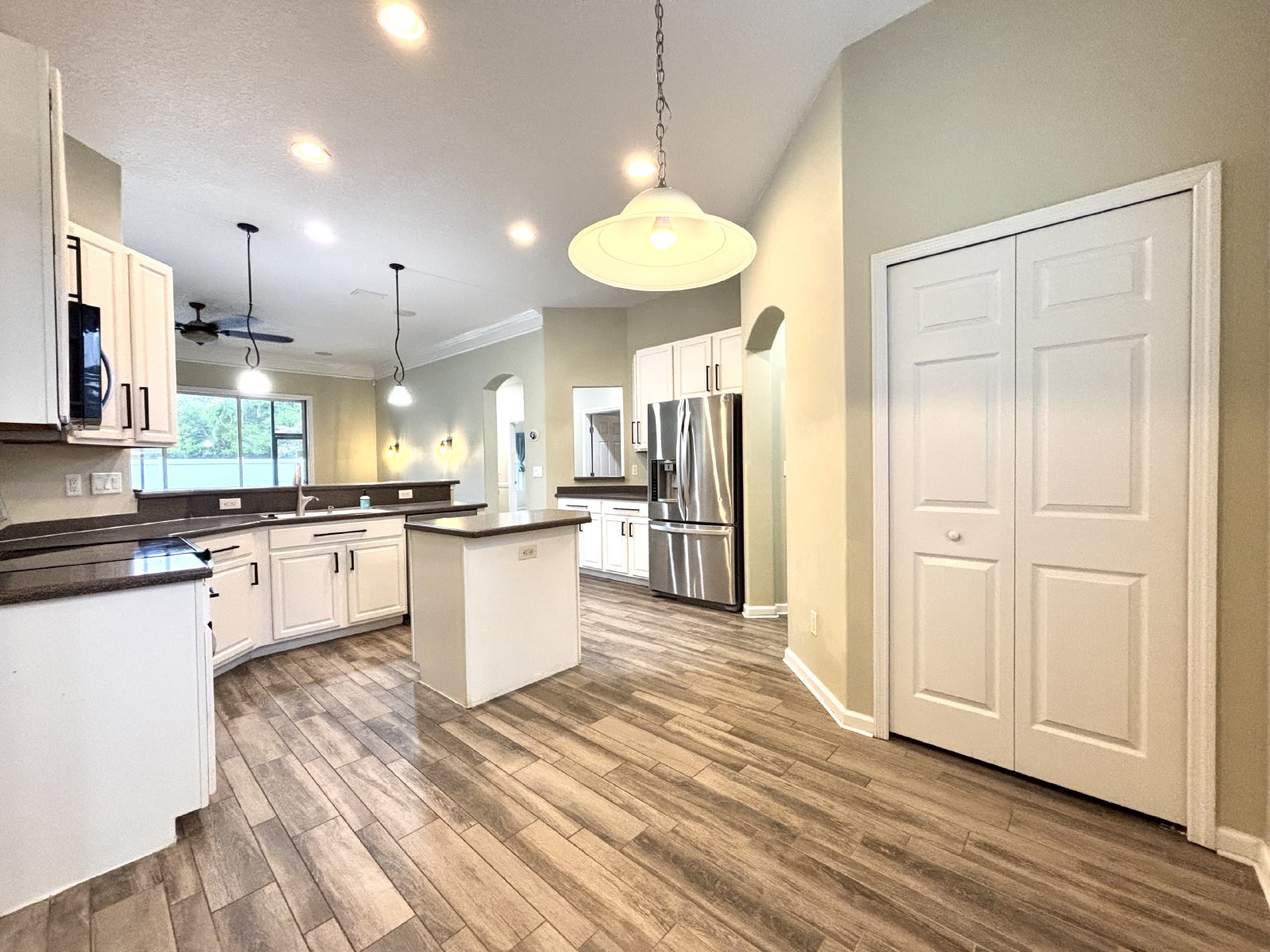 Amazing Location! 4 Miles to the Beach property image