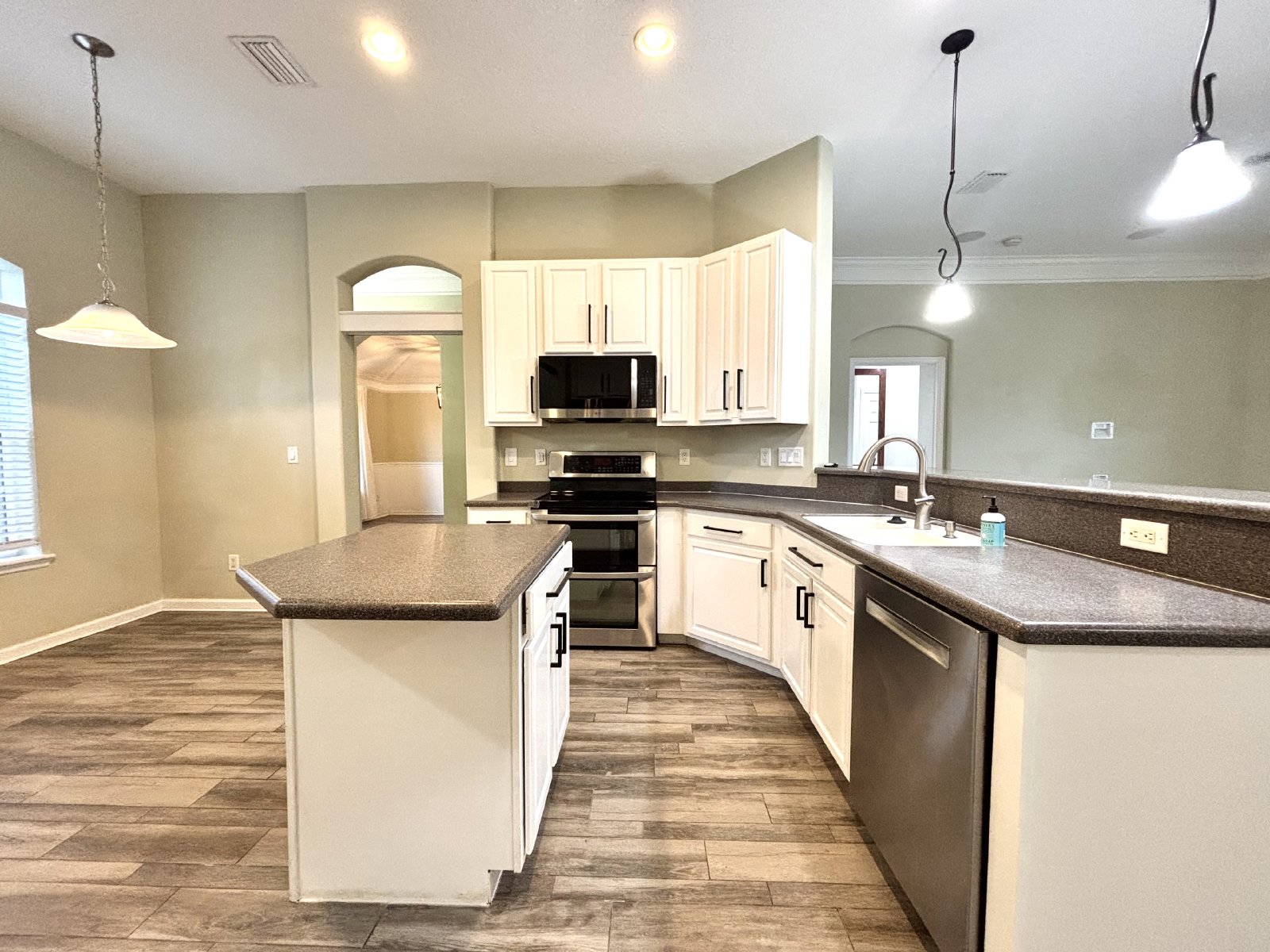 Amazing Location! 4 Miles to the Beach property image