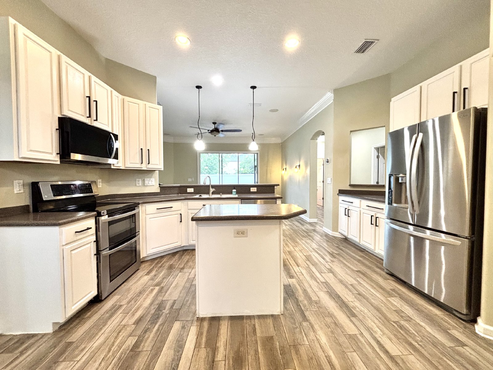 Amazing Location! 4 Miles to the Beach property image