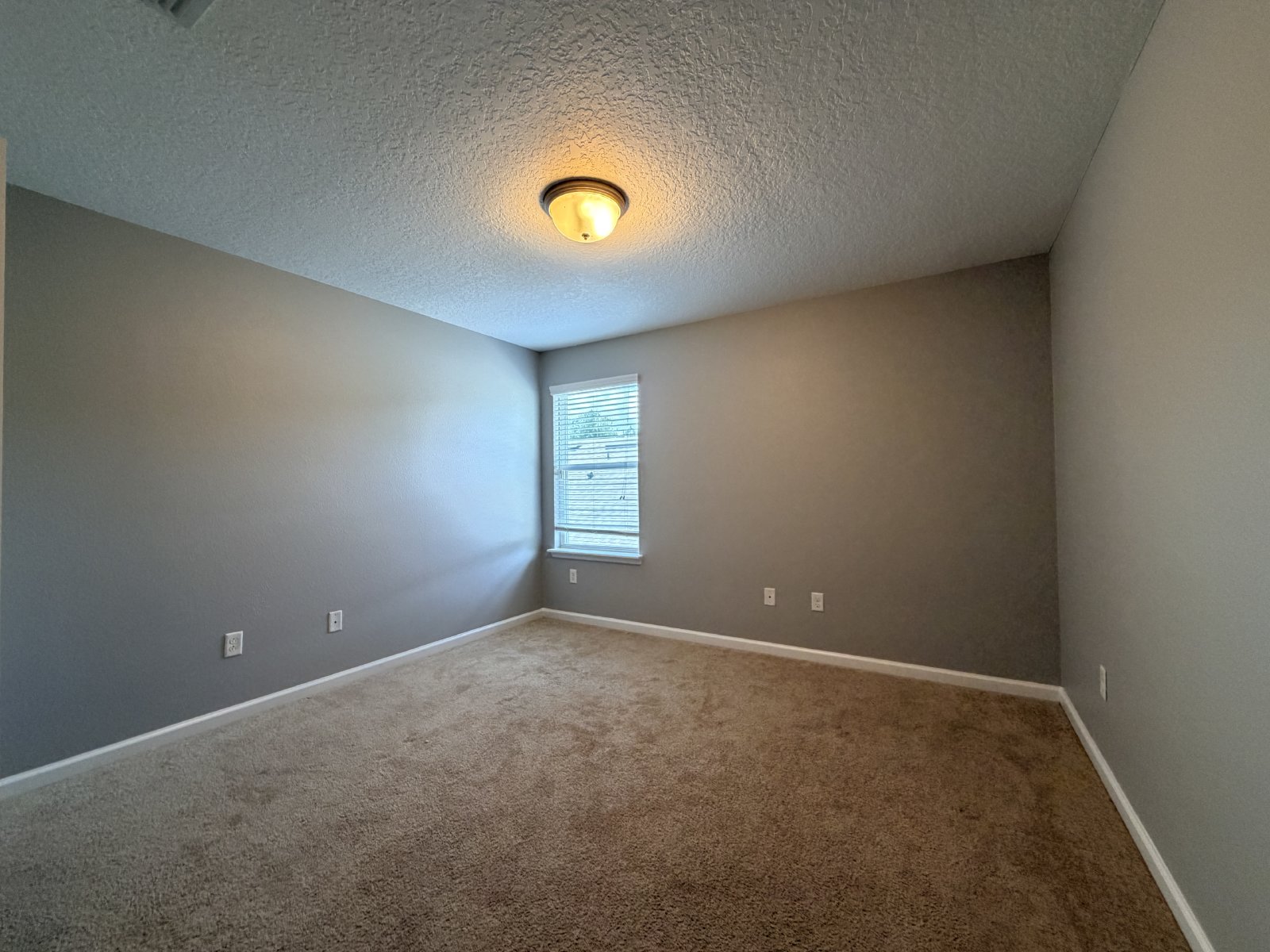 Spacious 5-Bedroom Home with Over 3,000 Sq. Ft. in a Fantastic Community! property image