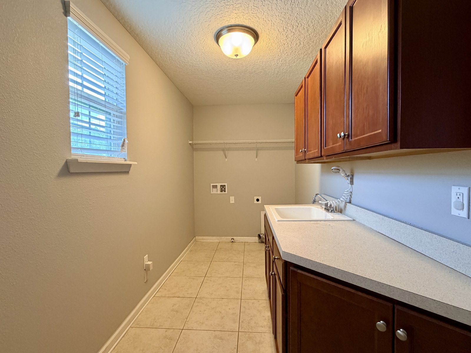 Spacious 5-Bedroom Home with Over 3,000 Sq. Ft. in a Fantastic Community! property image