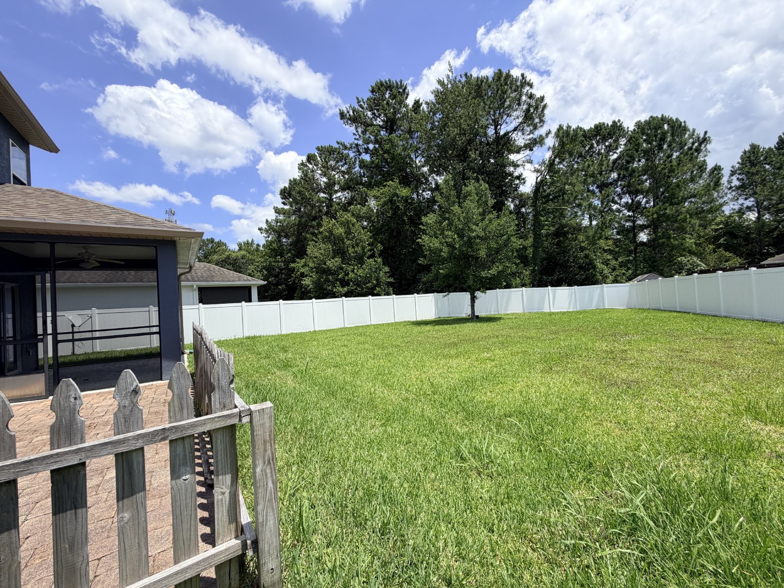 Spacious 5-Bedroom Home with Over 3,000 Sq. Ft. in a Fantastic Community! property image