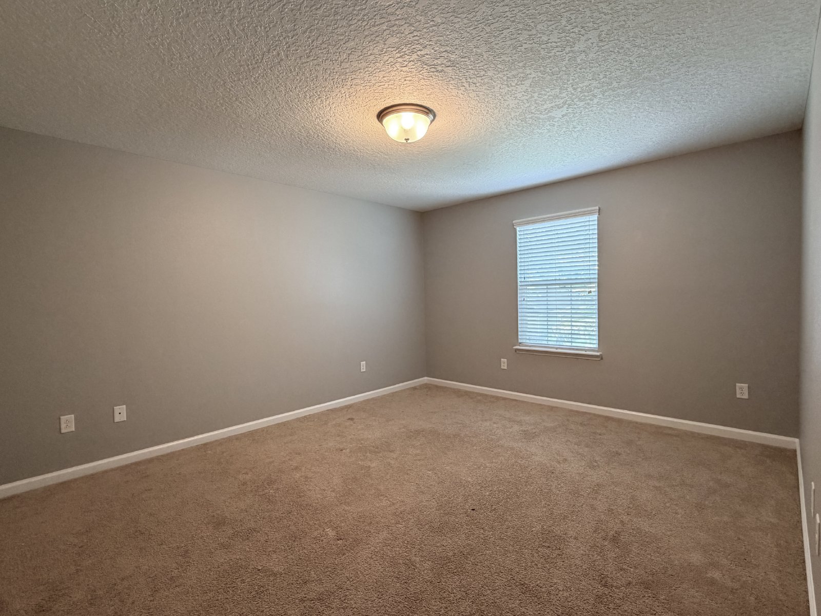 Spacious 5-Bedroom Home with Over 3,000 Sq. Ft. in a Fantastic Community! property image