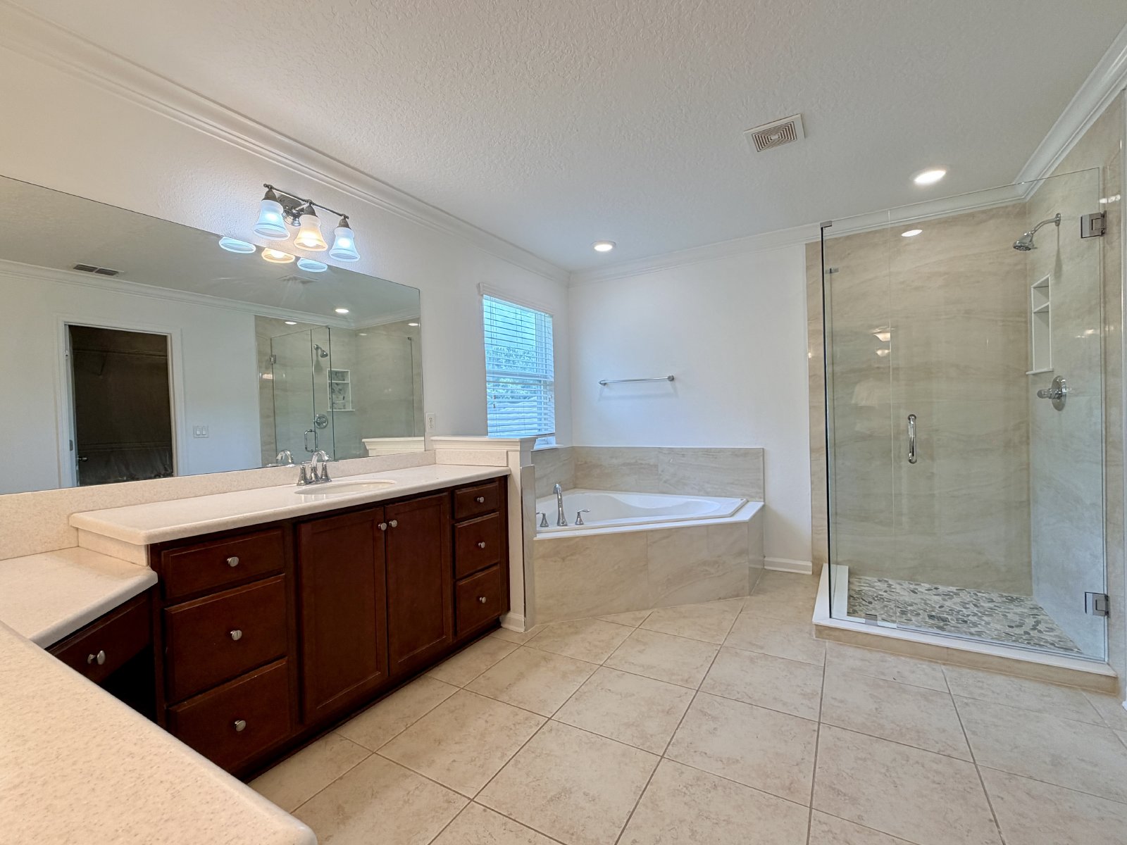 Spacious 5-Bedroom Home with Over 3,000 Sq. Ft. in a Fantastic Community! property image