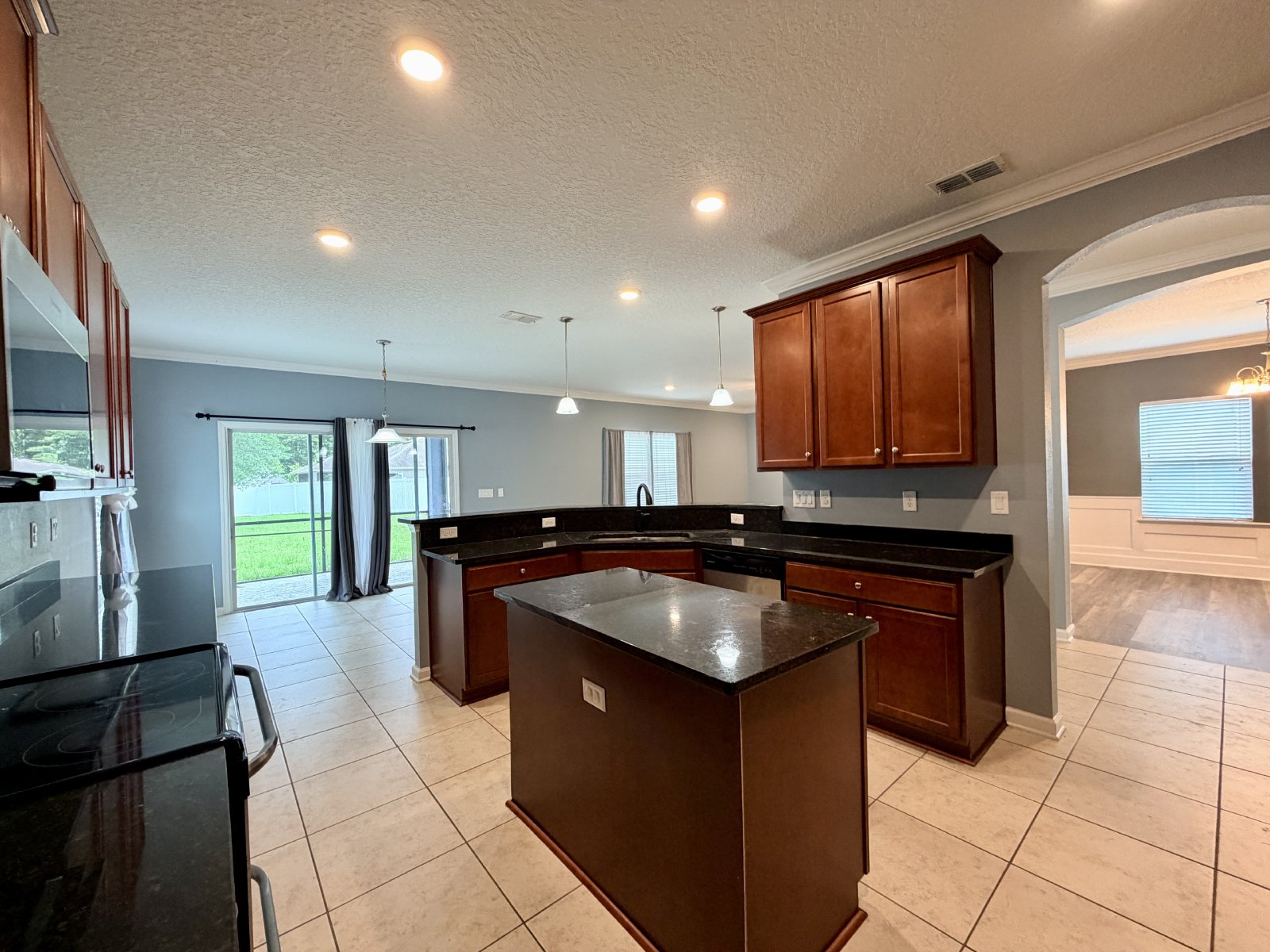 Spacious 5-Bedroom Home with Over 3,000 Sq. Ft. in a Fantastic Community! property image