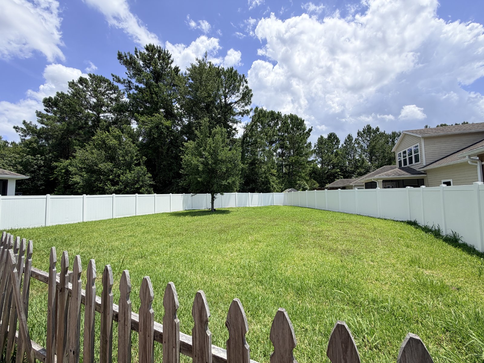 Spacious 5-Bedroom Home with Over 3,000 Sq. Ft. in a Fantastic Community! property image