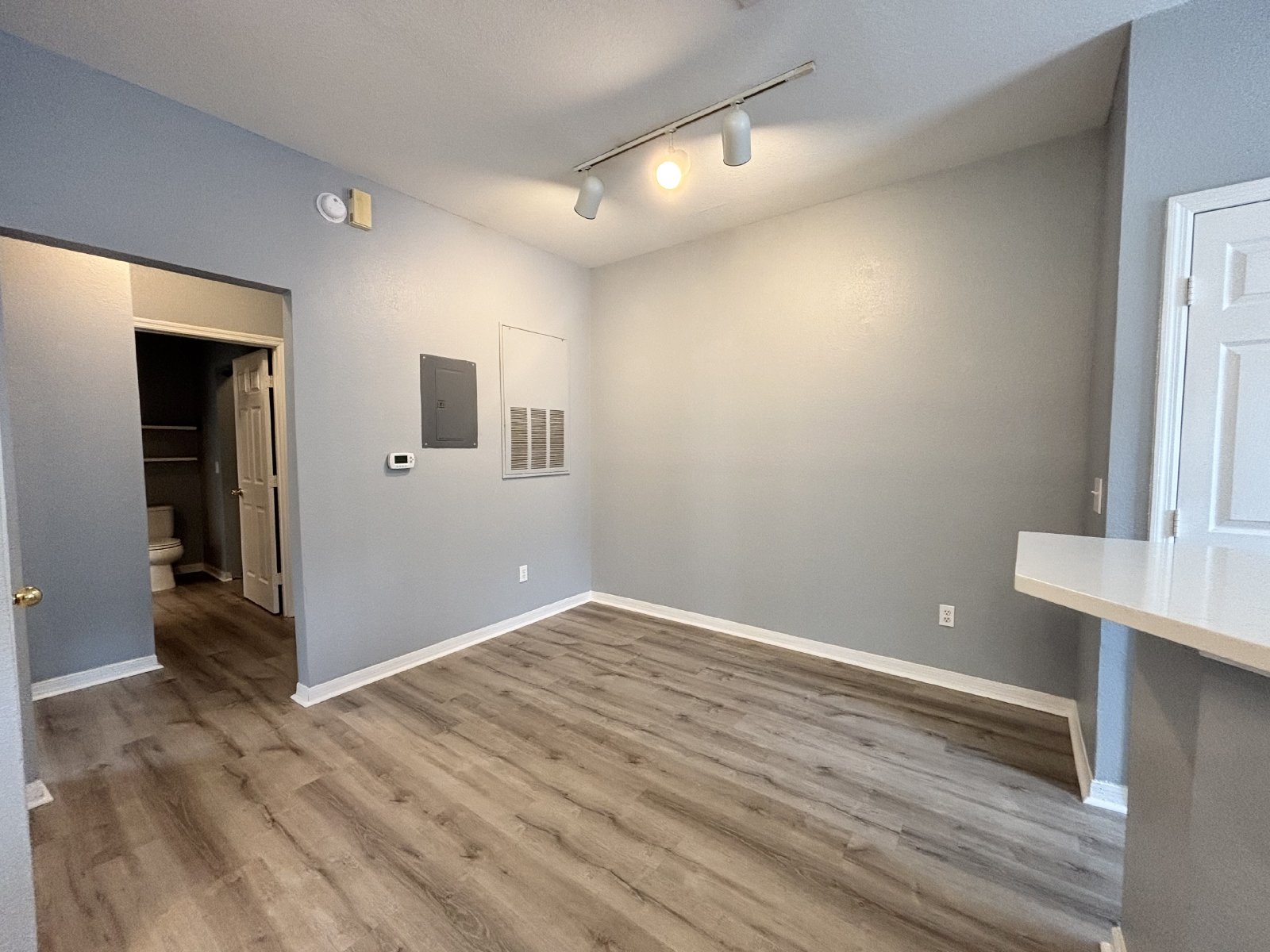 1 Bedroom Condo off Hodges property image