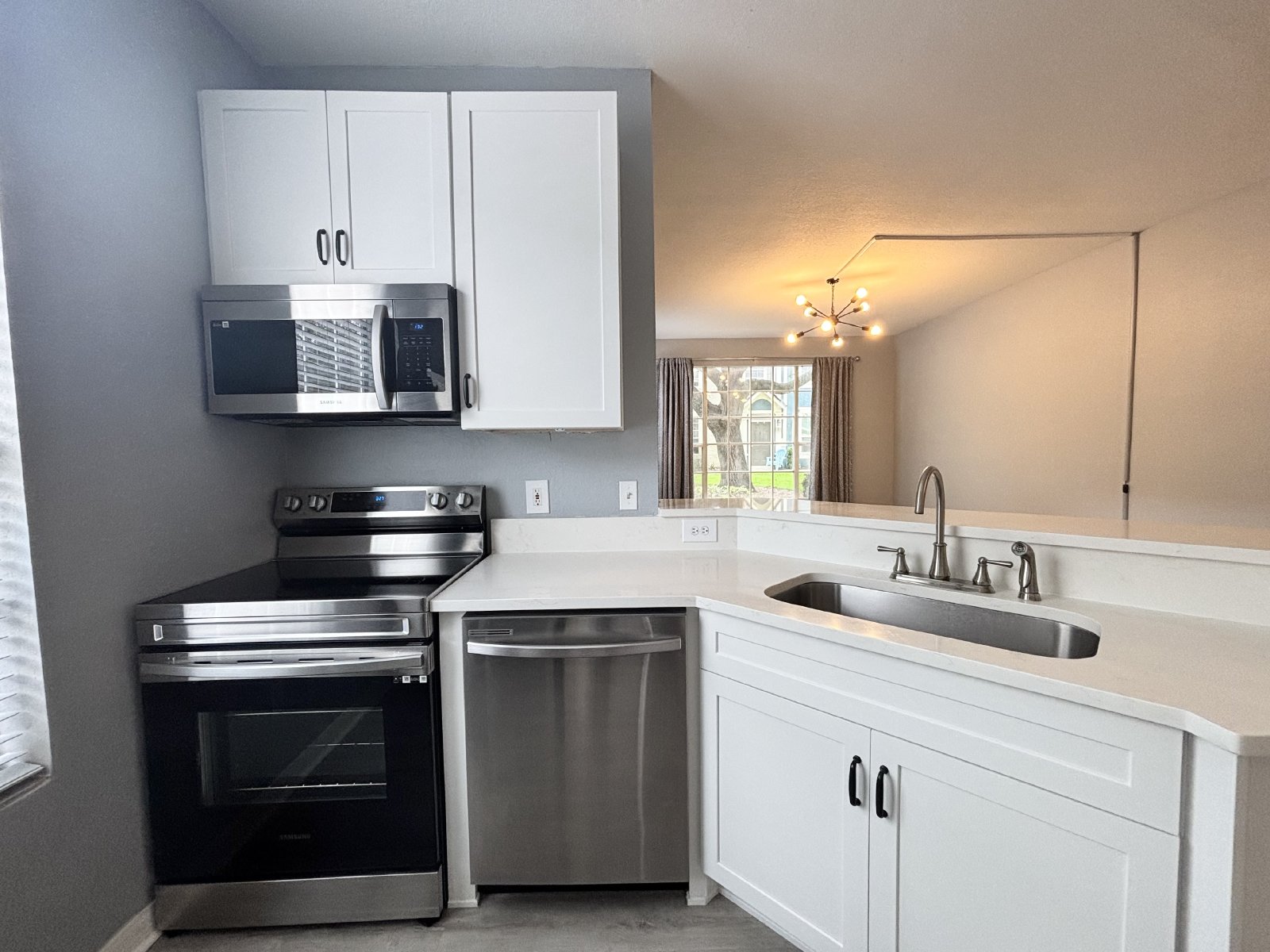 1 Bedroom Condo off Hodges property image