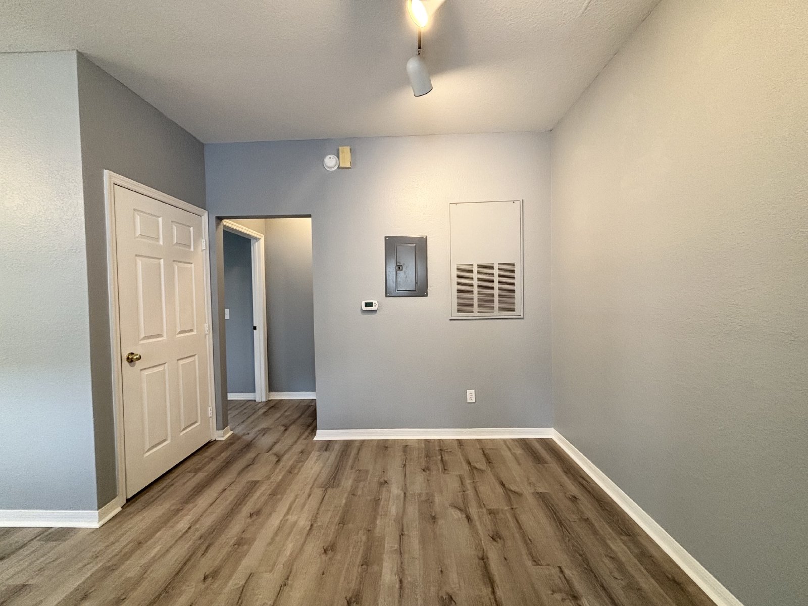 1 Bedroom Condo off Hodges property image