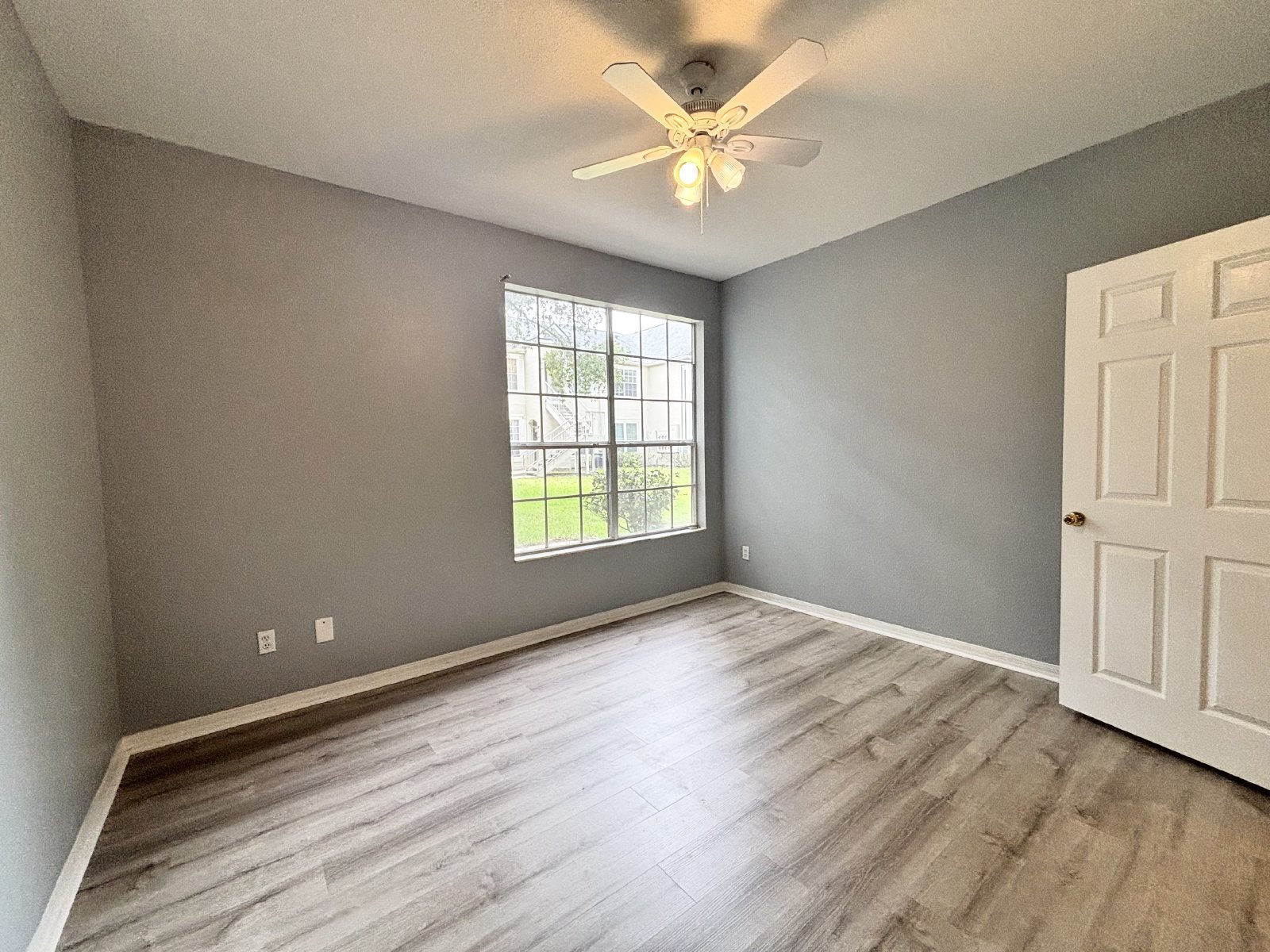 1 Bedroom Condo off Hodges property image
