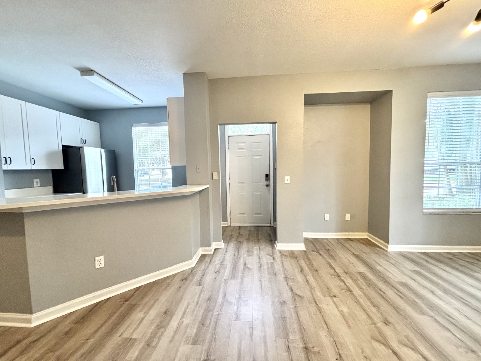 1 Bedroom Condo off Hodges property image