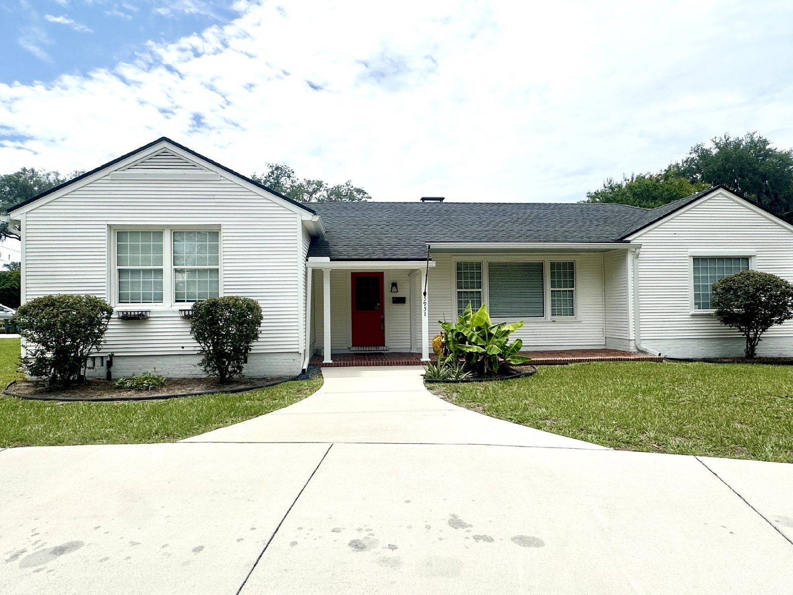 Mid Century Modern Gem! property image