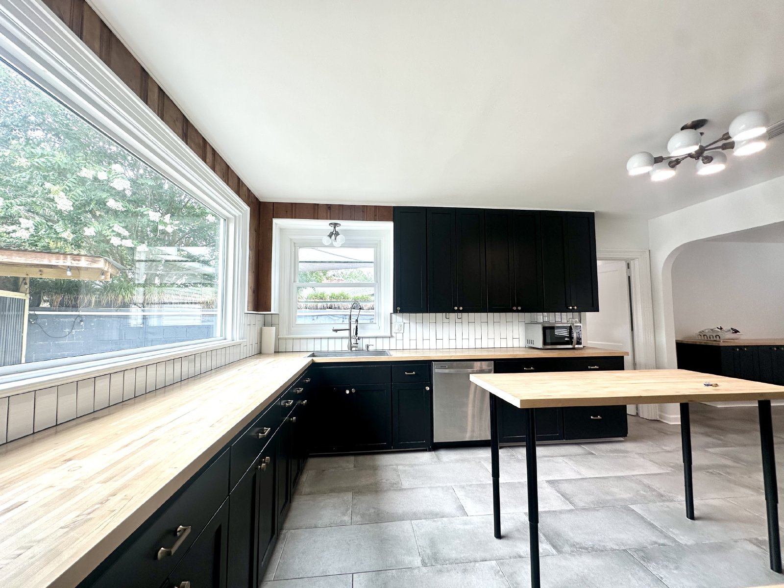 Mid Century Modern Gem! property image