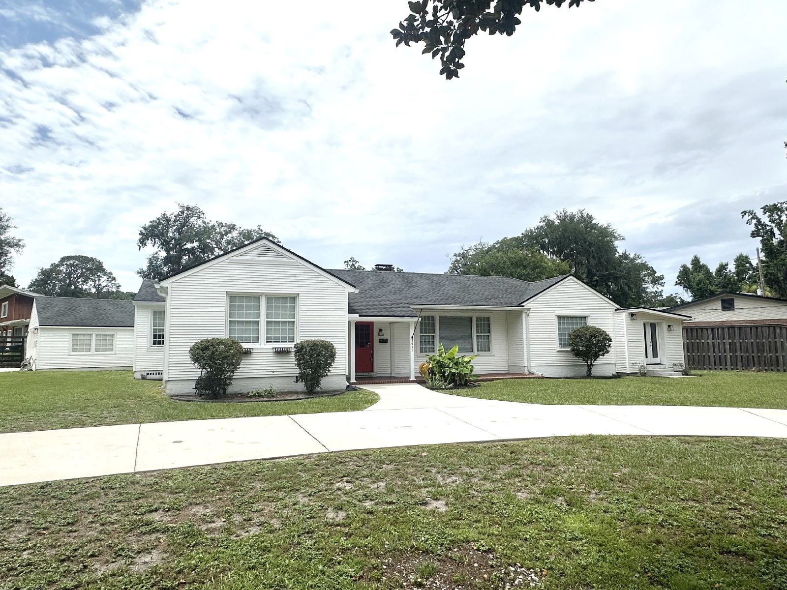 Mid Century Modern Gem! property image