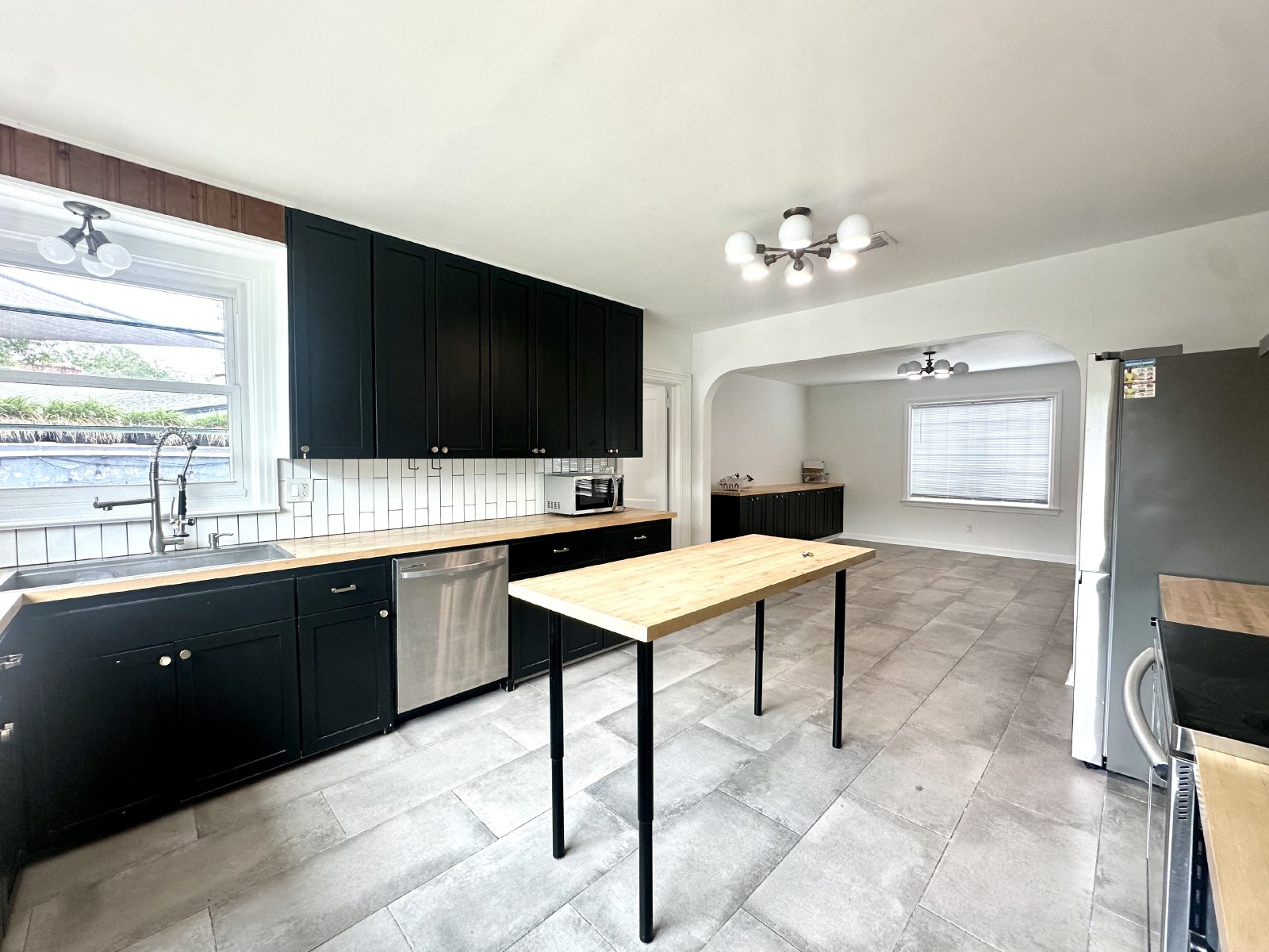 Mid Century Modern Gem! property image