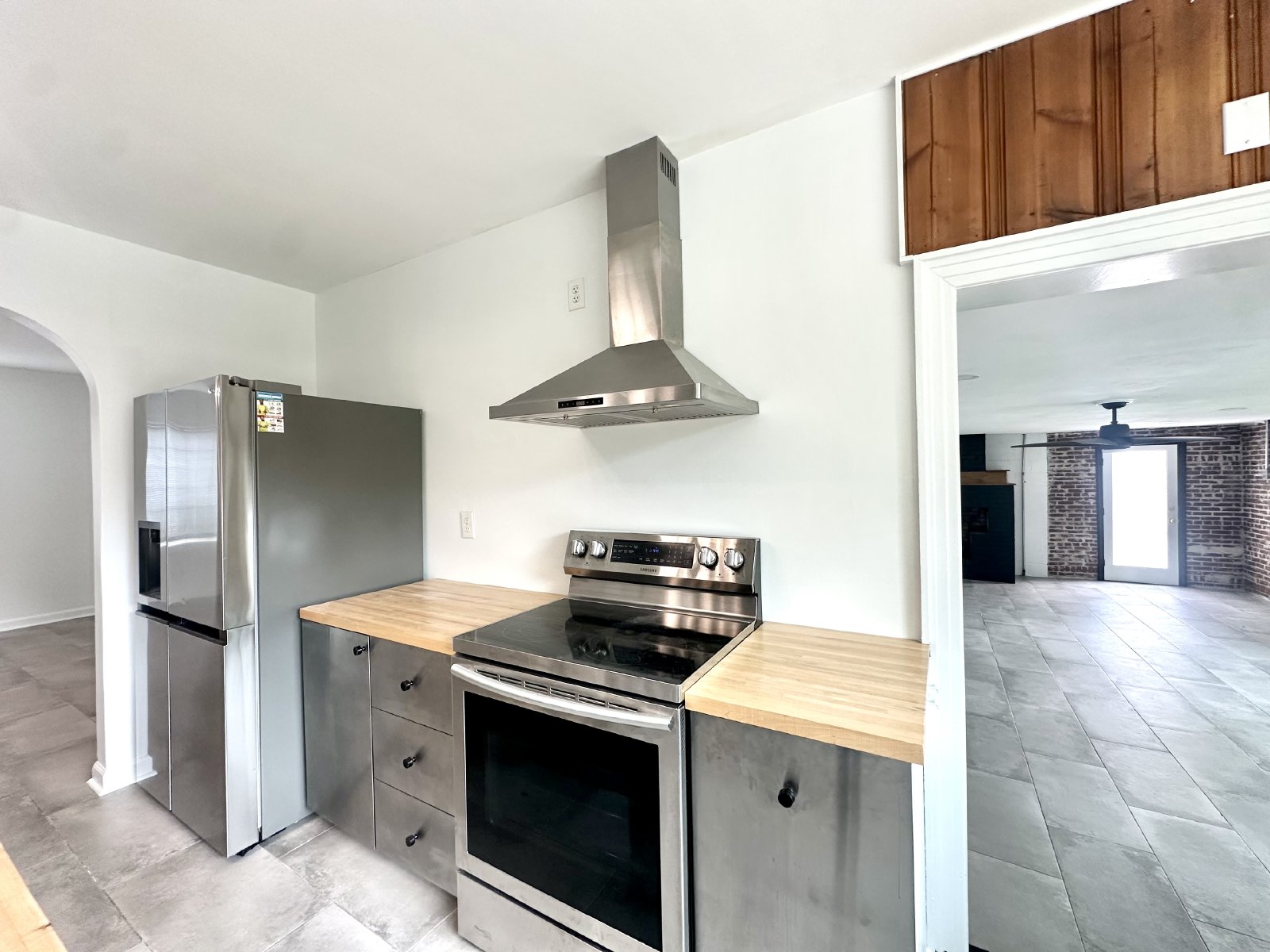 Mid Century Modern Gem! property image
