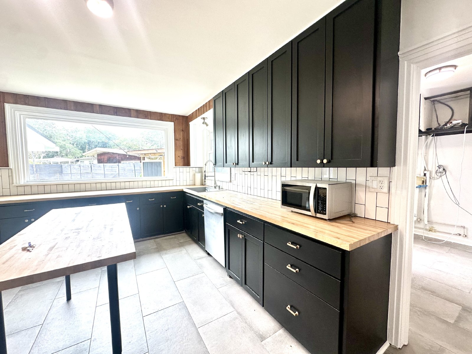 Mid Century Modern Gem! property image