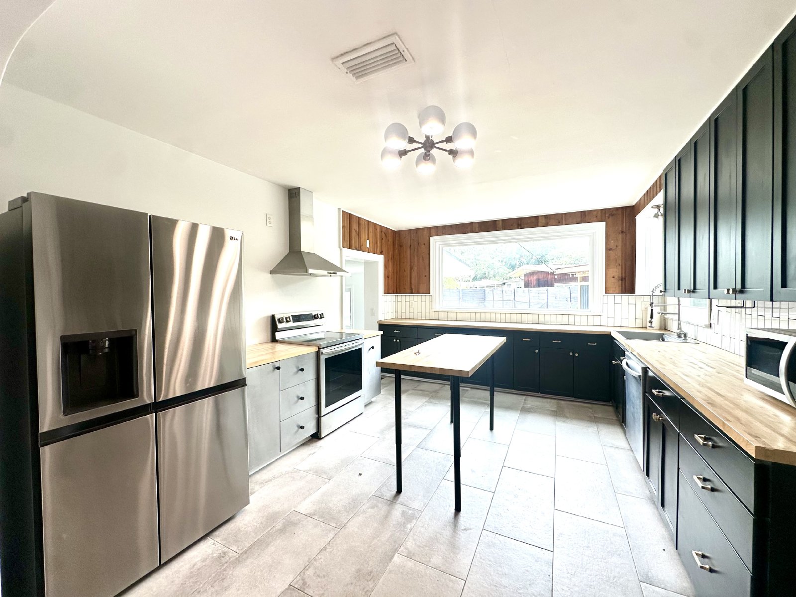 Mid Century Modern Gem! property image