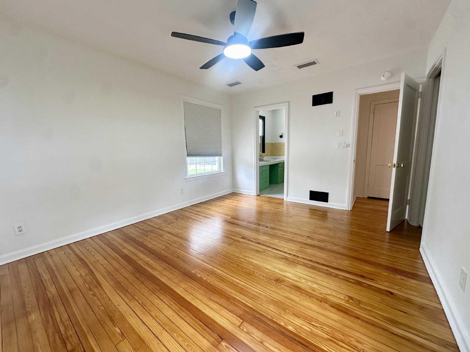 Mid Century Modern Gem! property image