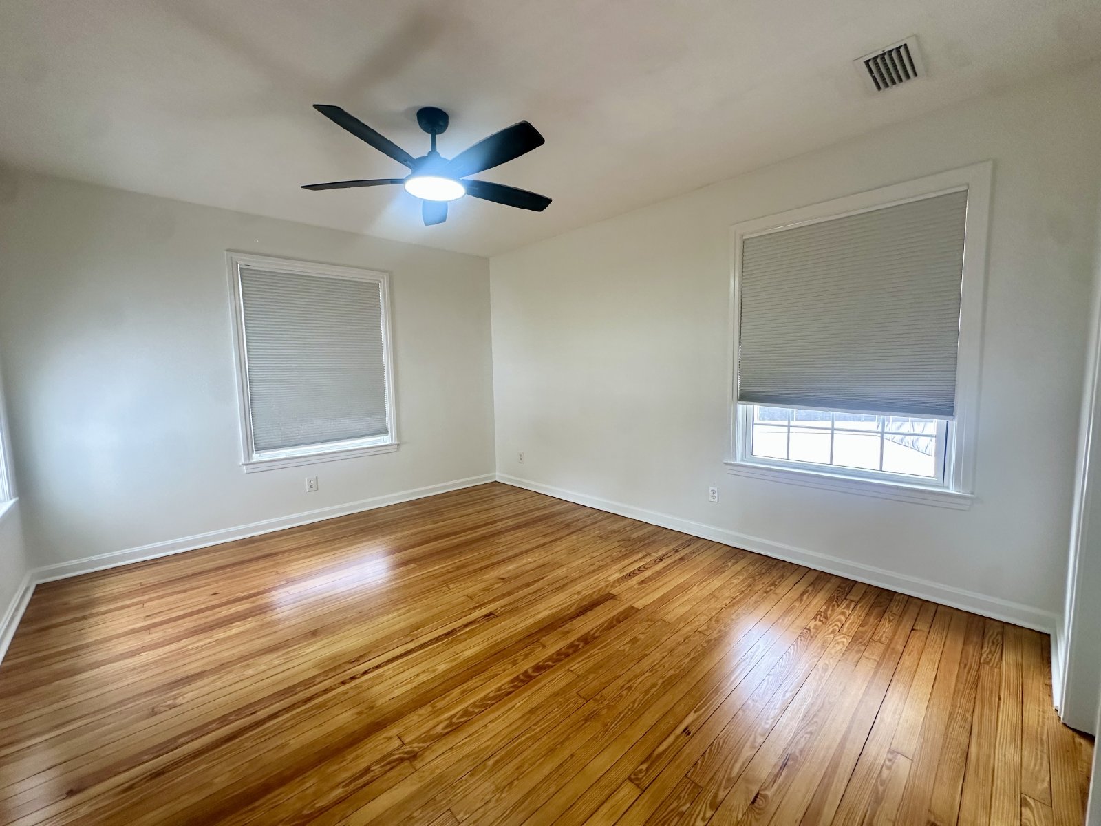 Mid Century Modern Gem! property image