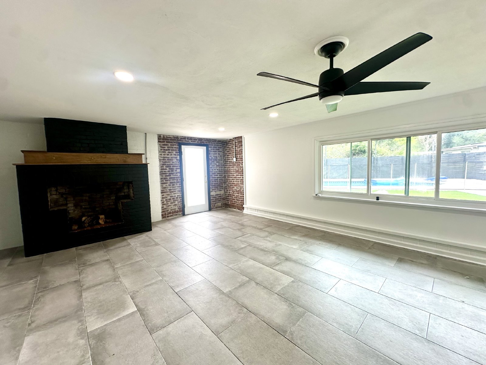 Mid Century Modern Gem! property image