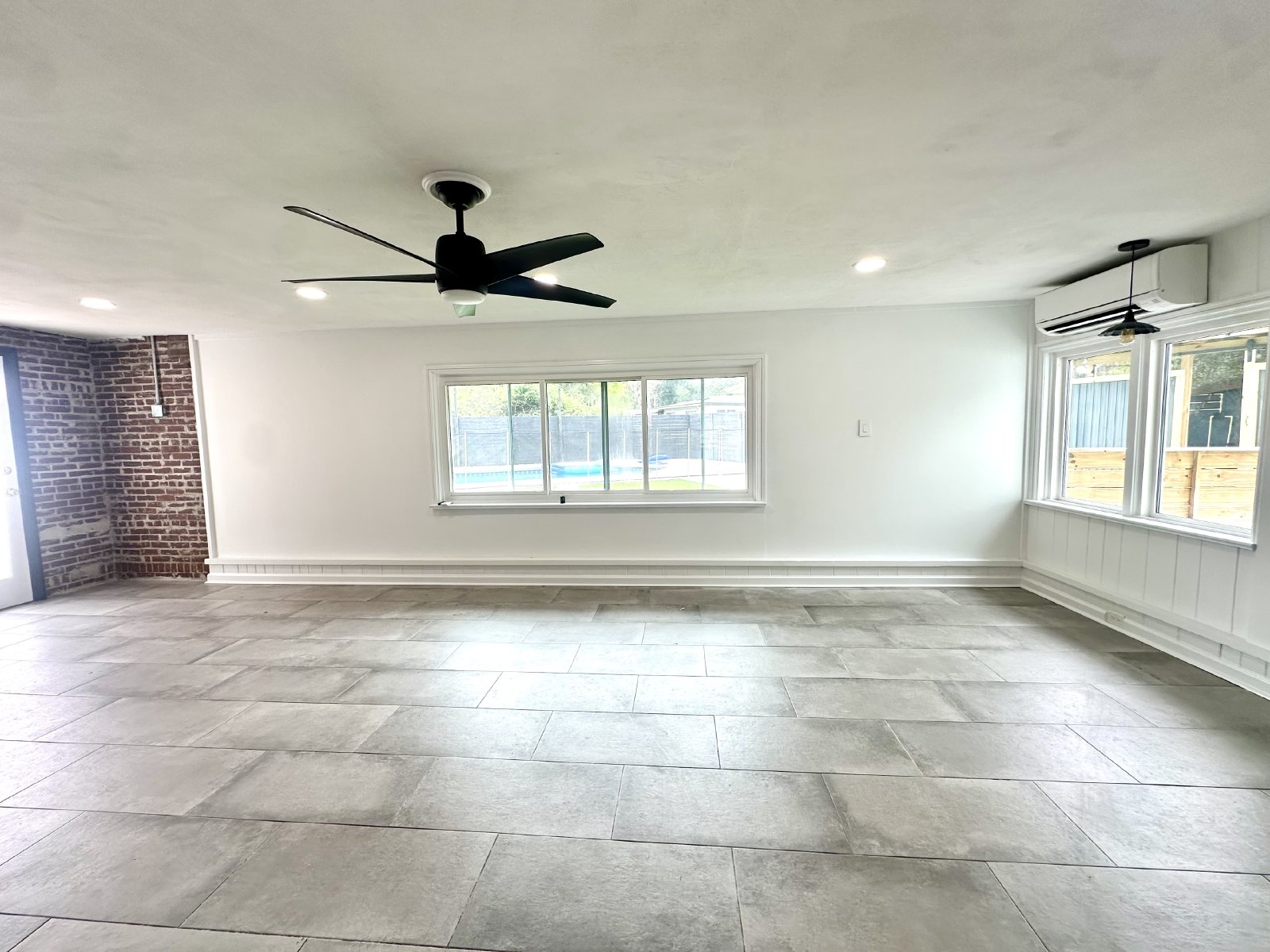 Mid Century Modern Gem! property image