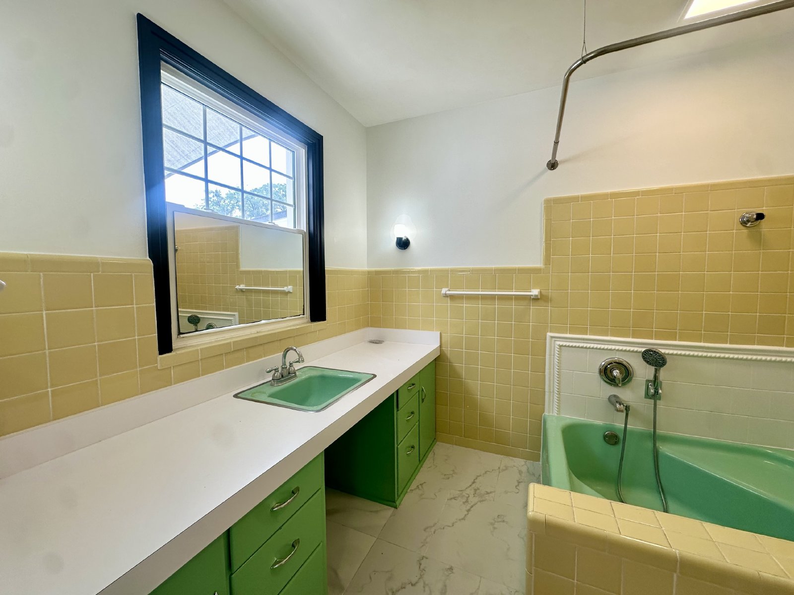 Mid Century Modern Gem! property image