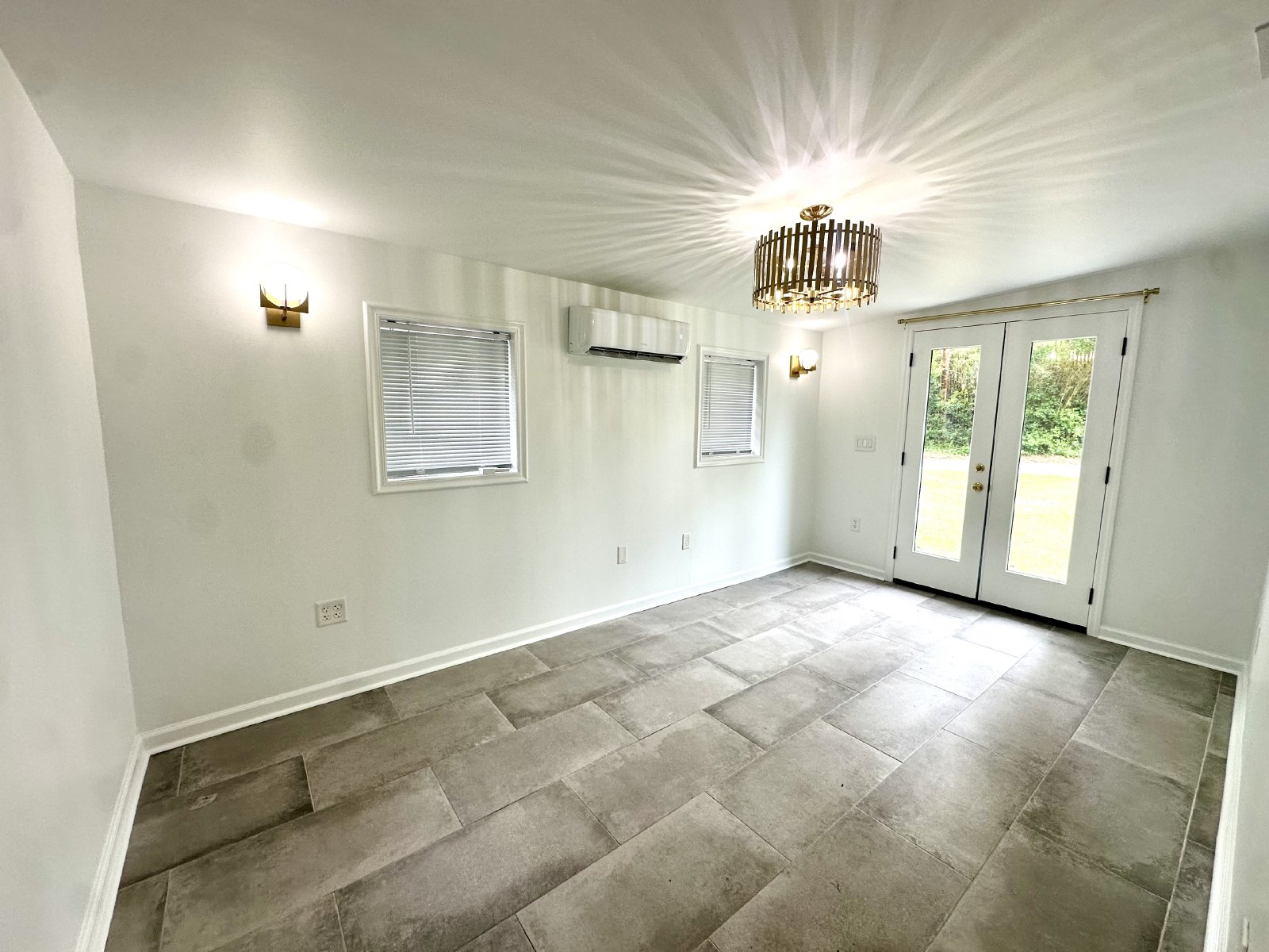 Mid Century Modern Gem! property image