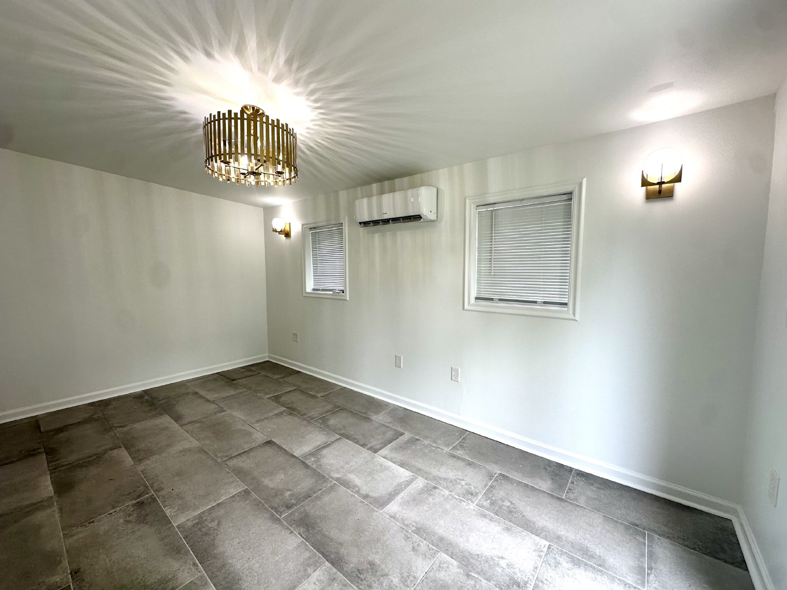 Mid Century Modern Gem! property image