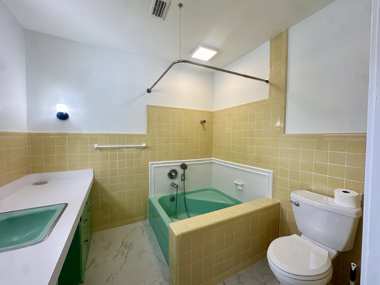 Mid Century Modern Gem! property image