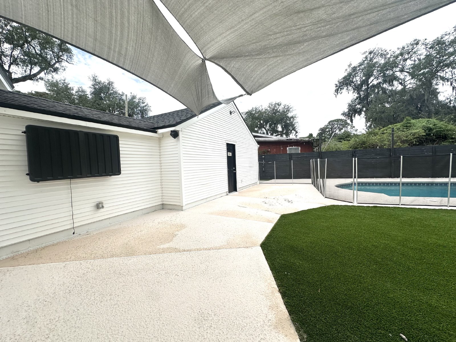 Mid Century Modern Gem! property image