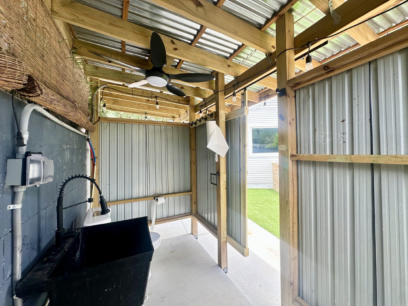 Mid Century Modern Gem! property image