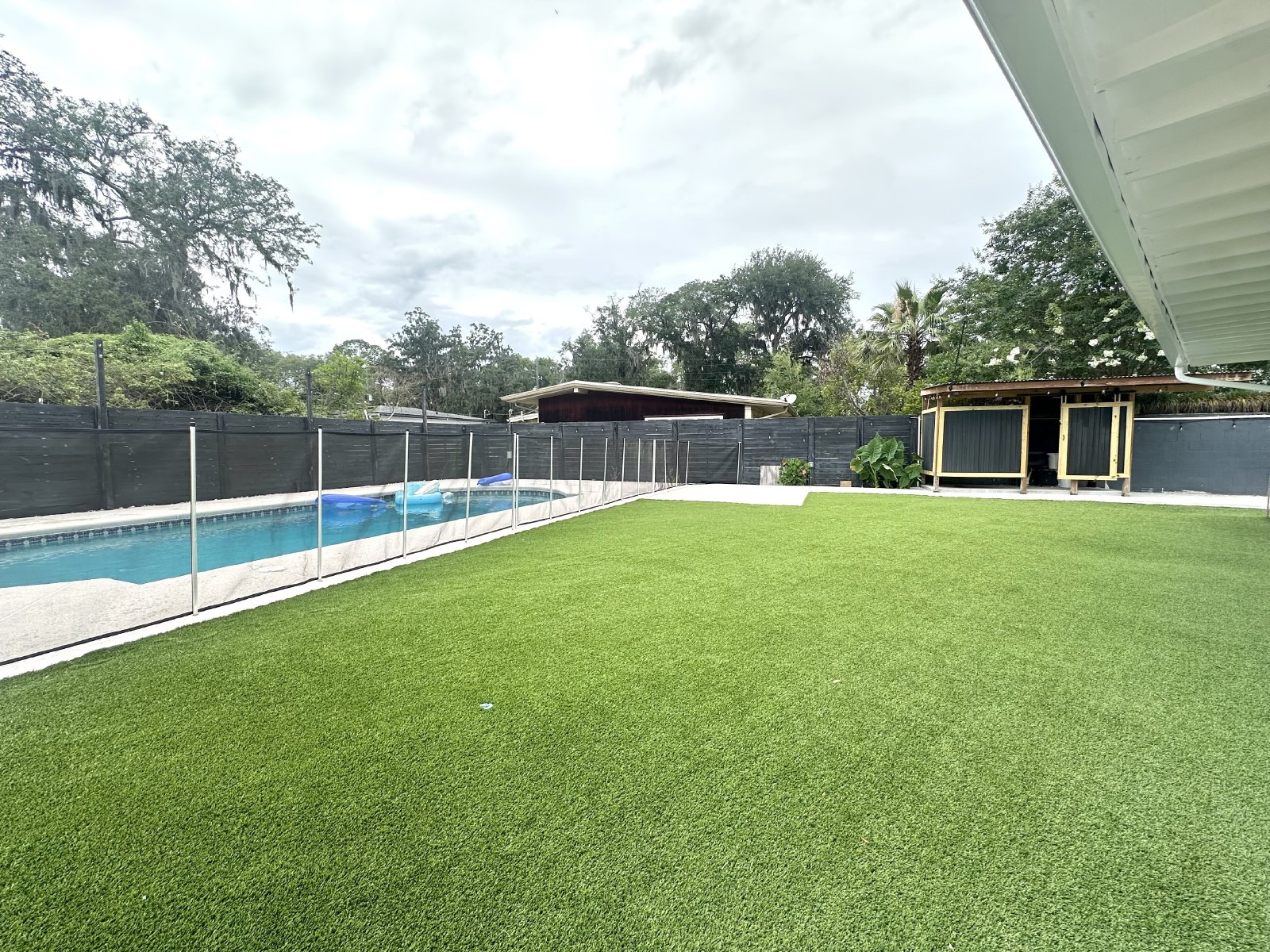 Mid Century Modern Gem! property image