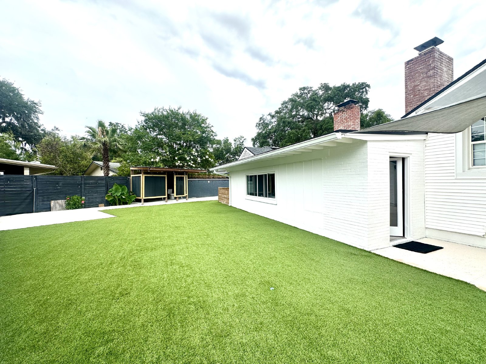 Mid Century Modern Gem! property image