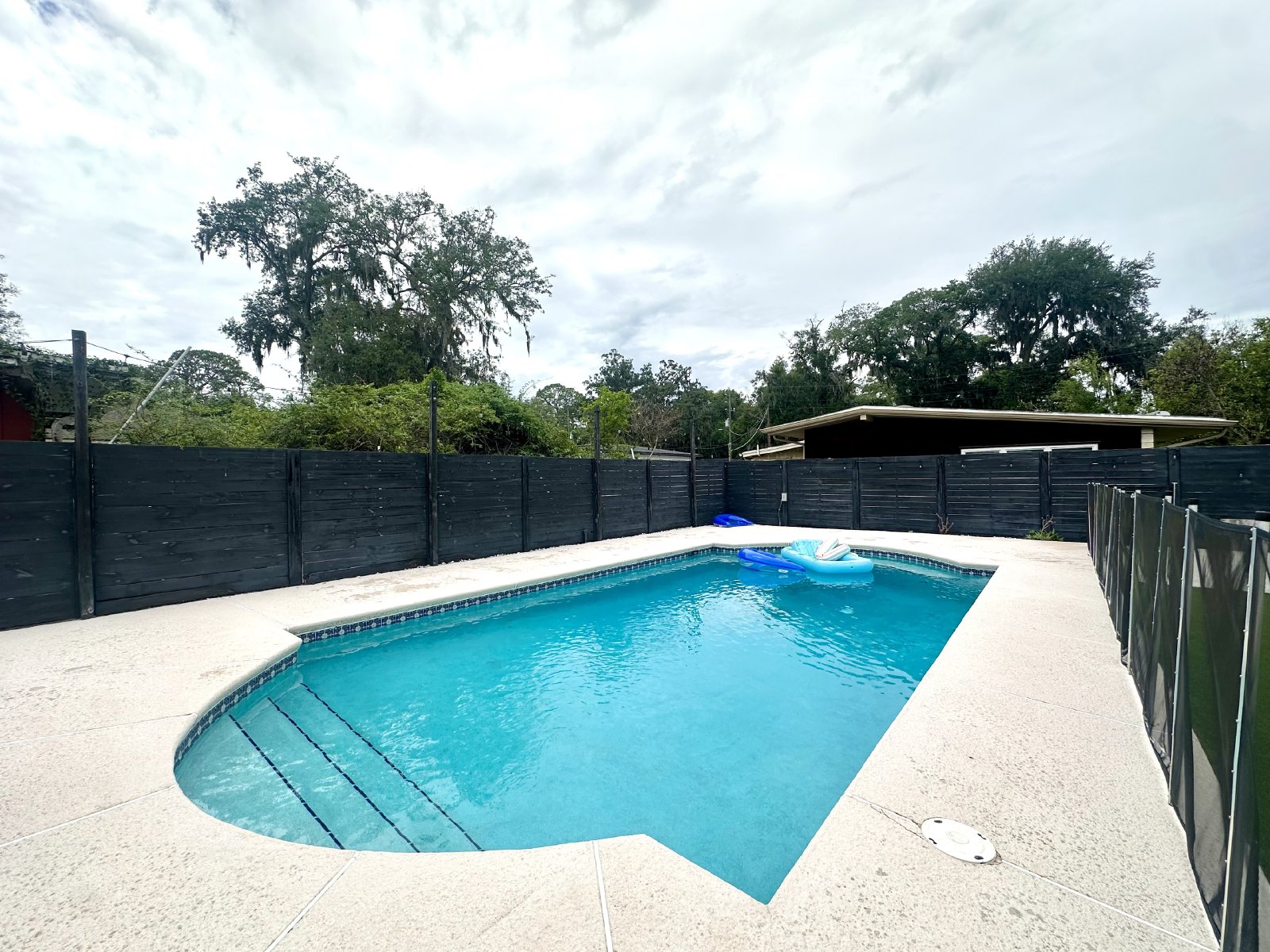 Mid Century Modern Gem! property image