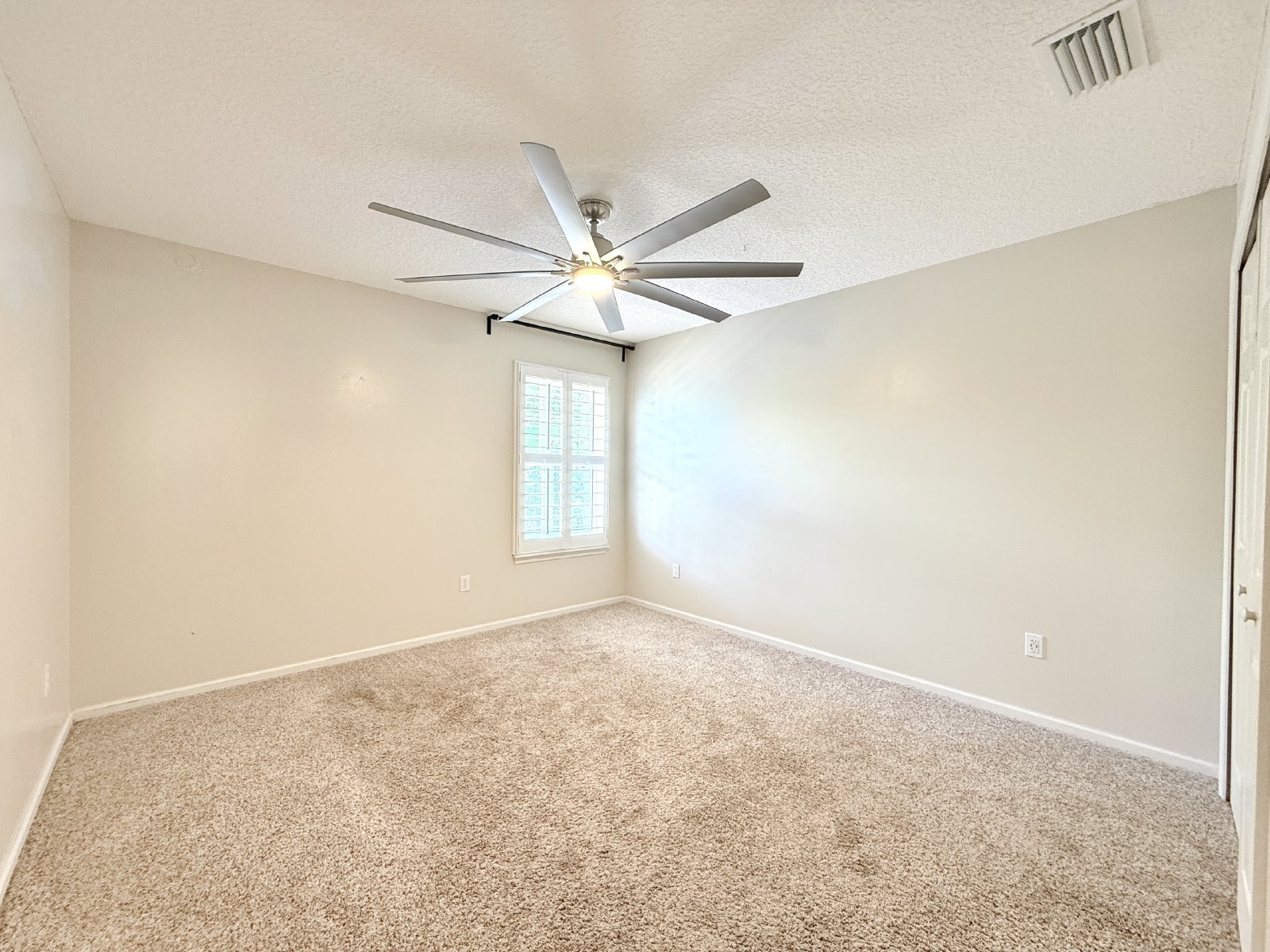 Spacious Two-Story Home with Hot Tub, Pool Table & Fenced Yard in Panther Creek property image
