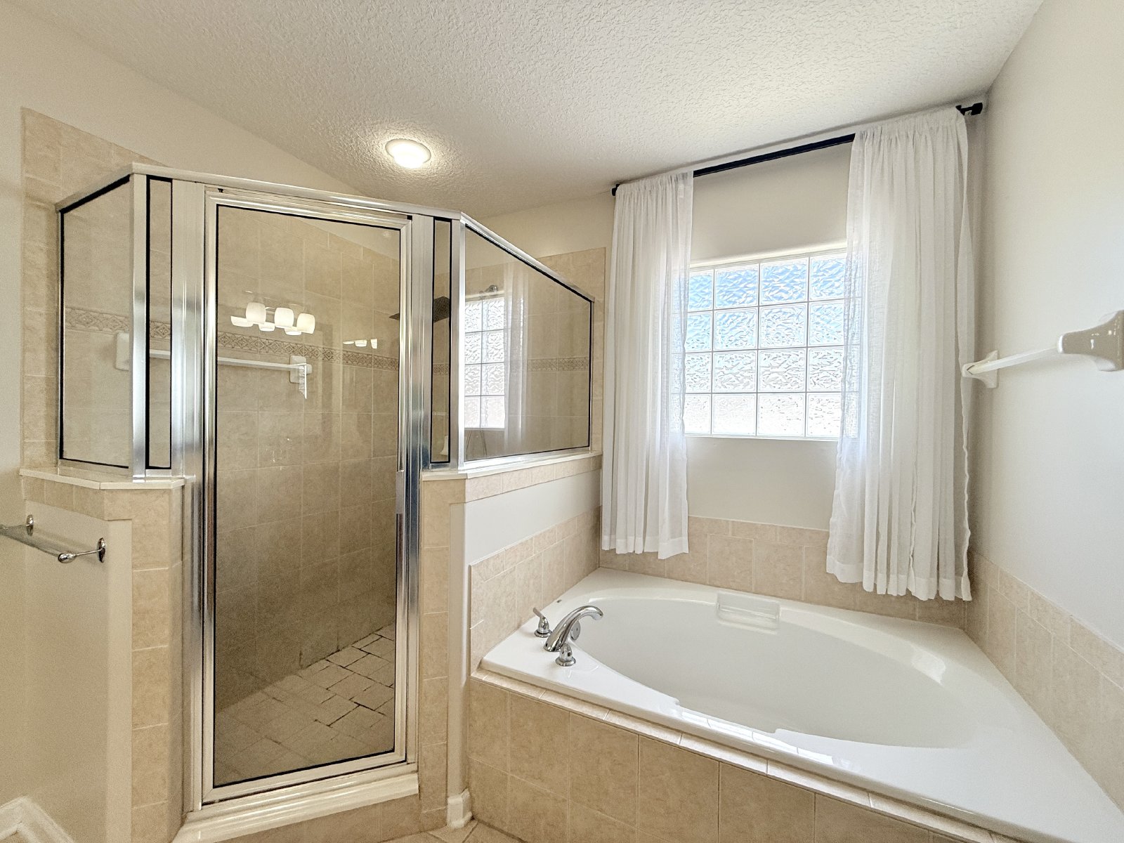 Spacious Two-Story Home with Hot Tub, Pool Table & Fenced Yard in Panther Creek property image