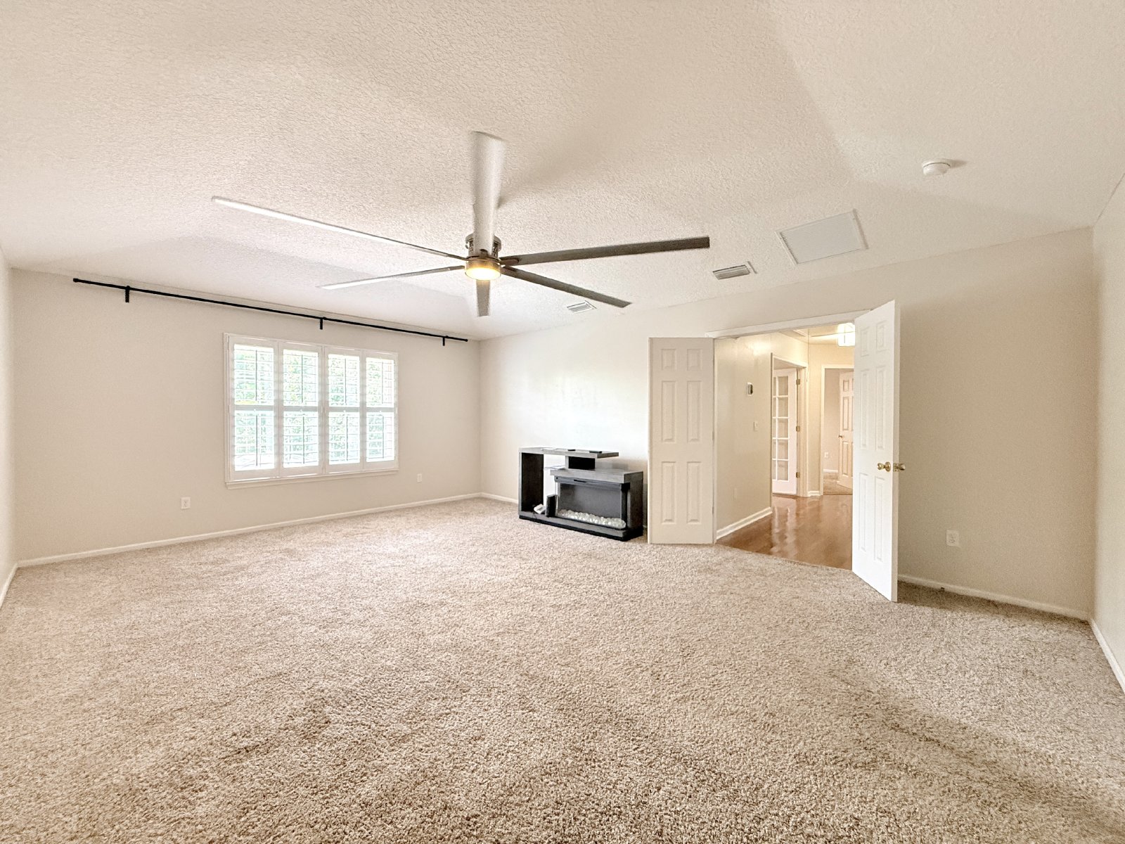 Spacious Two-Story Home with Hot Tub, Pool Table & Fenced Yard in Panther Creek property image