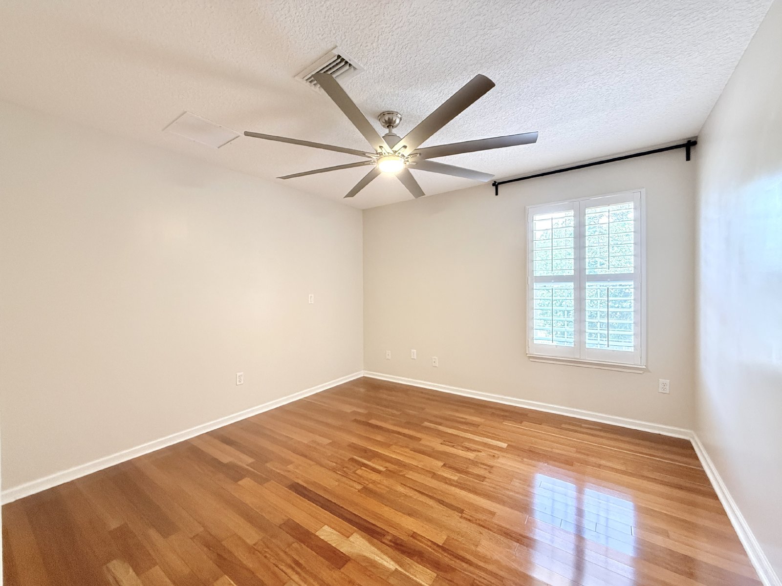 Spacious Two-Story Home with Hot Tub, Pool Table & Fenced Yard in Panther Creek property image