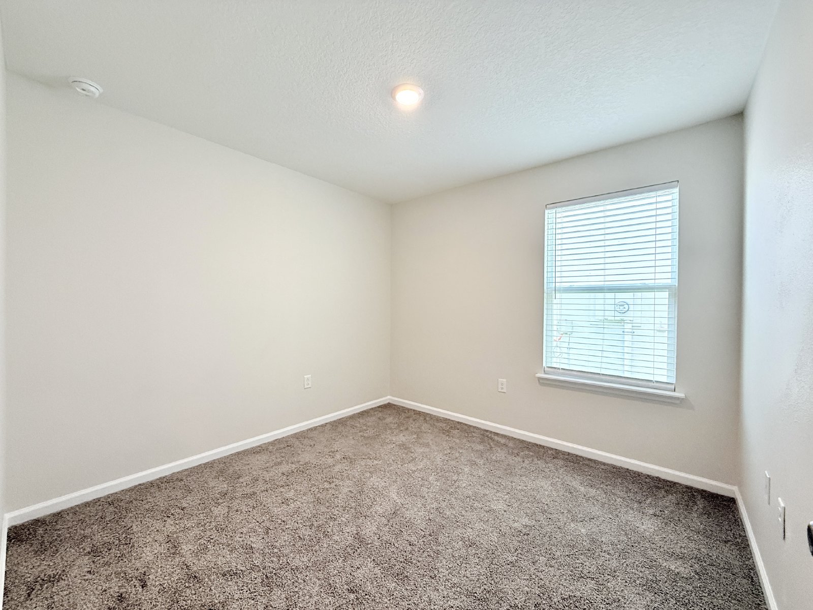 Beautiful 4BR Home with Open Floor Plan & Fully Fenced Backyard property image
