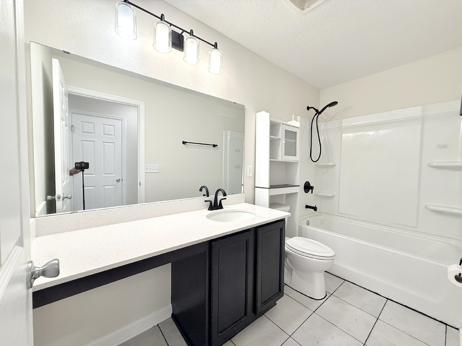 Beautiful 4BR Home with Open Floor Plan & Fully Fenced Backyard property image