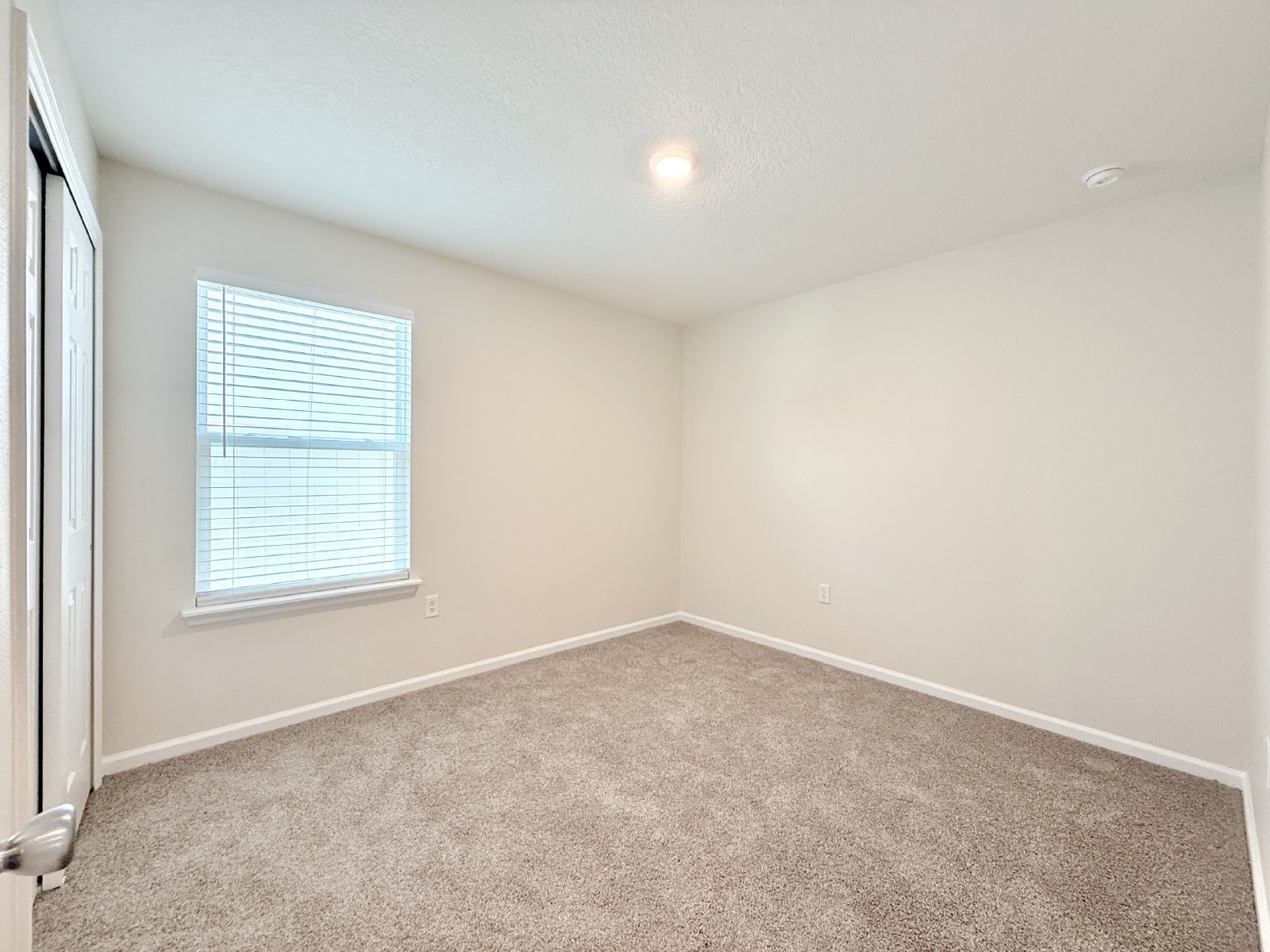 Beautiful 4BR Home with Open Floor Plan & Fully Fenced Backyard property image