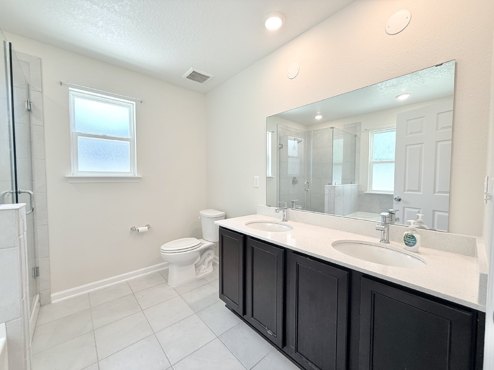 Beautiful 4BR Home with Open Floor Plan & Fully Fenced Backyard property image