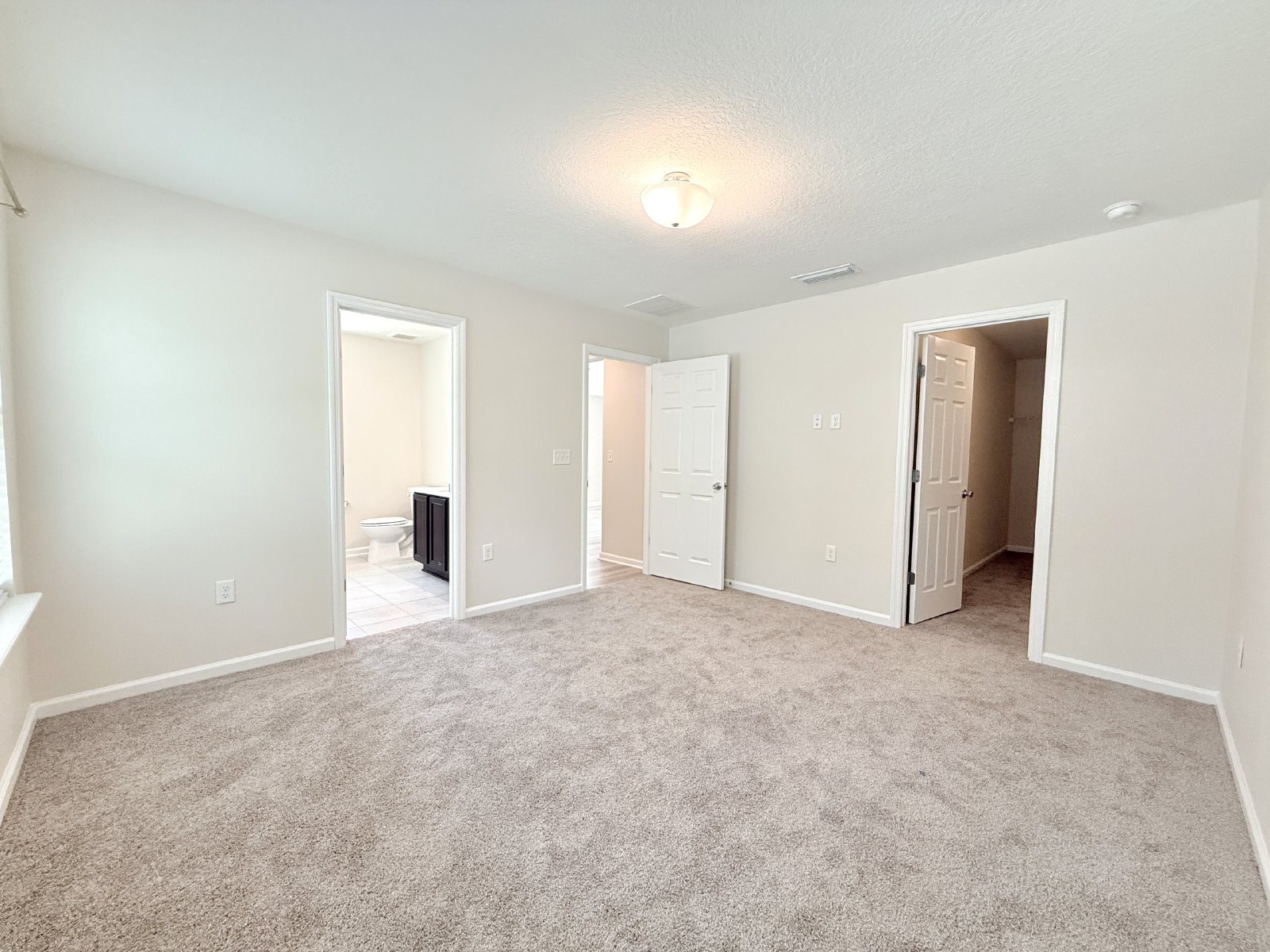 Beautiful 4BR Home with Open Floor Plan & Fully Fenced Backyard property image