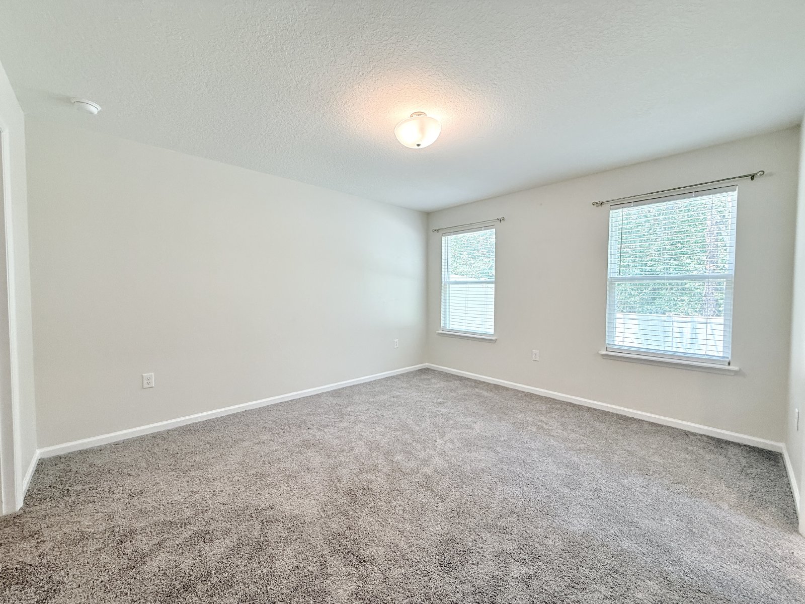 Beautiful 4BR Home with Open Floor Plan & Fully Fenced Backyard property image
