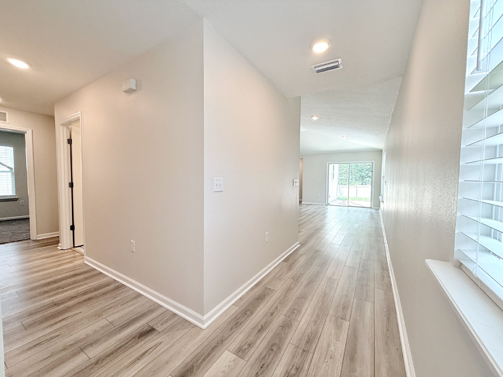 Beautiful 4BR Home with Open Floor Plan & Fully Fenced Backyard property image